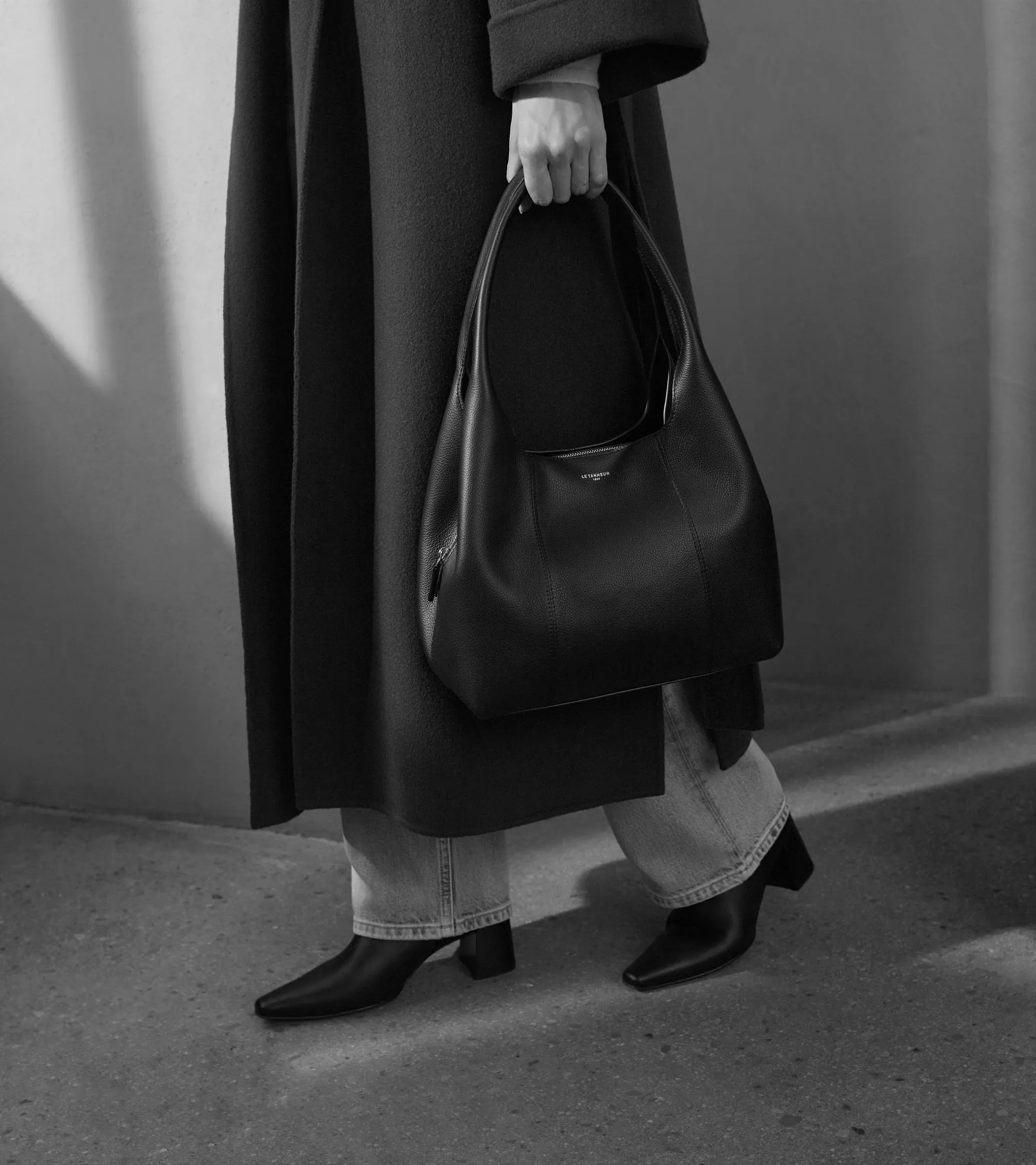 Juliette medium-sized shoulder bag in grained leather sold by Le Tanneur product image thumbnail 2