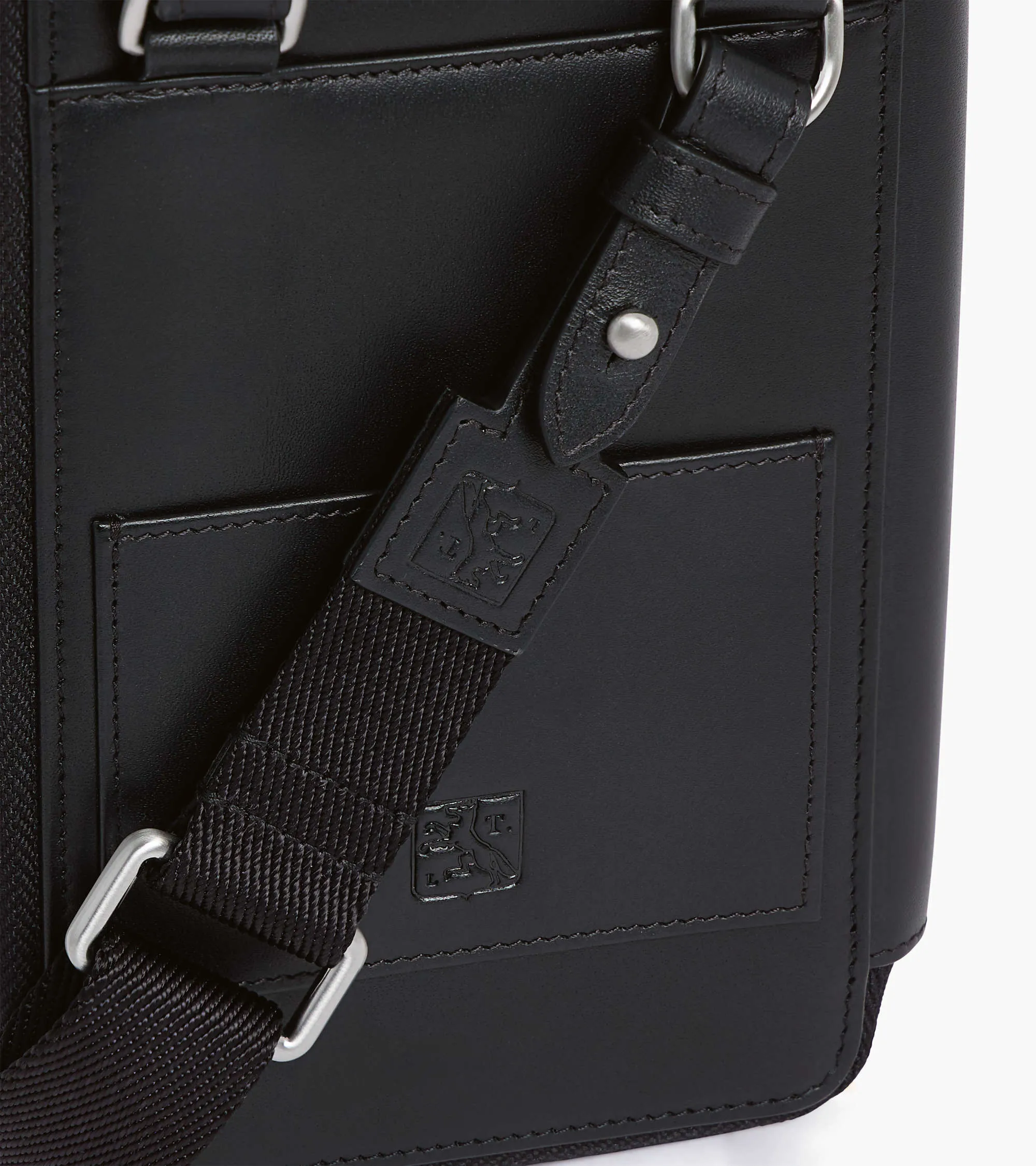 Maurice phone case in smooth leather sold by Le Tanneur product image thumbnail 2