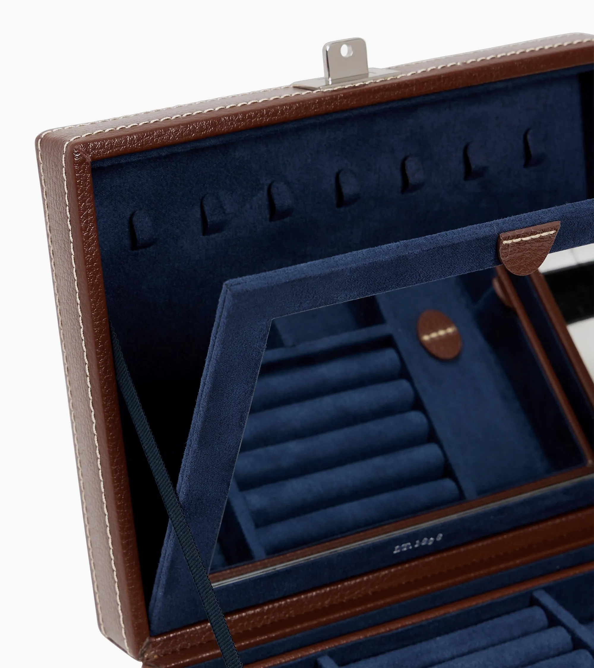 Medium jewelry box in leather sold by Le Tanneur product image thumbnail 3