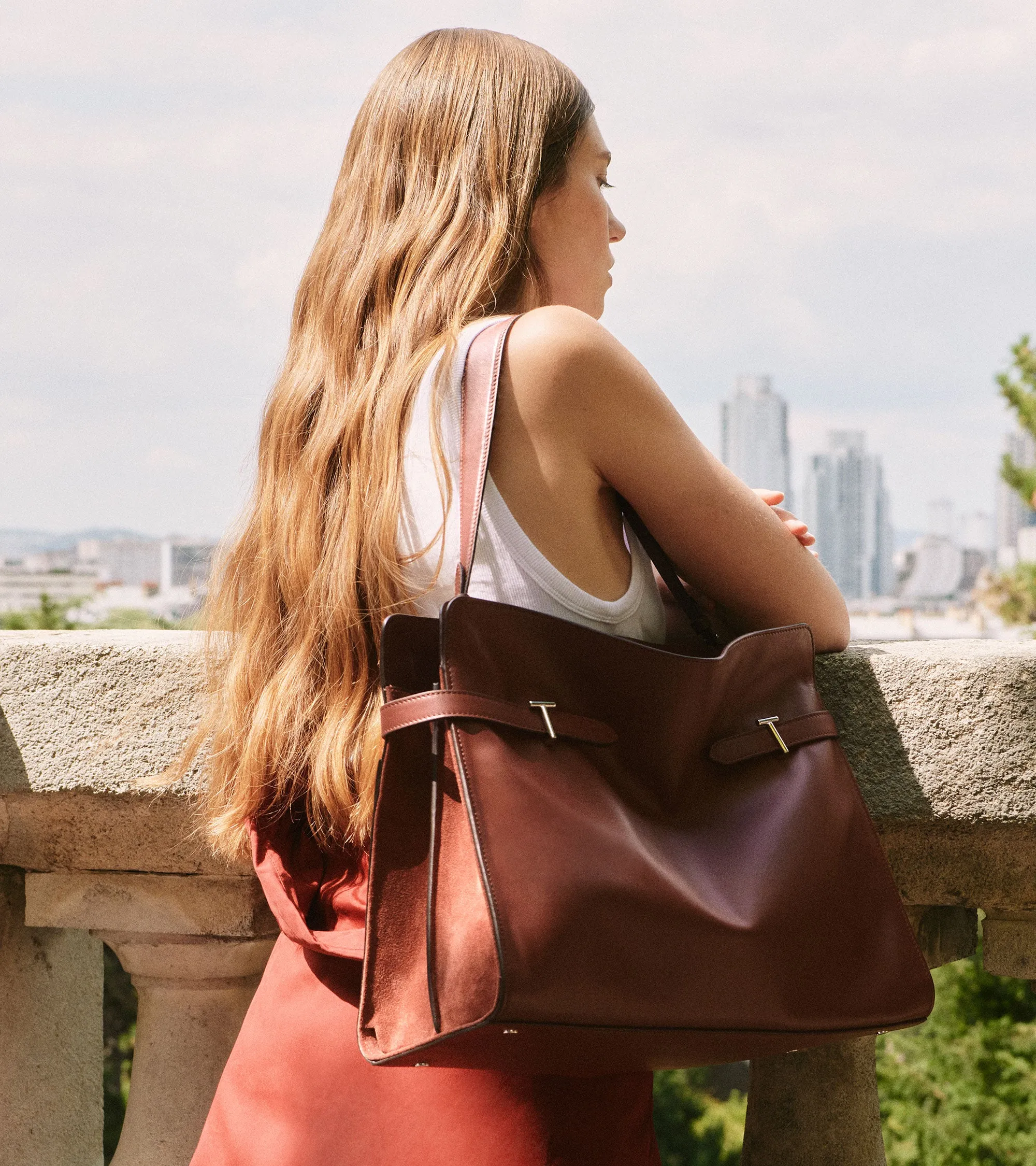 Emie maxi shoulder bag in smooth leather and nubuck sold by Le Tanneur product image thumbnail 2