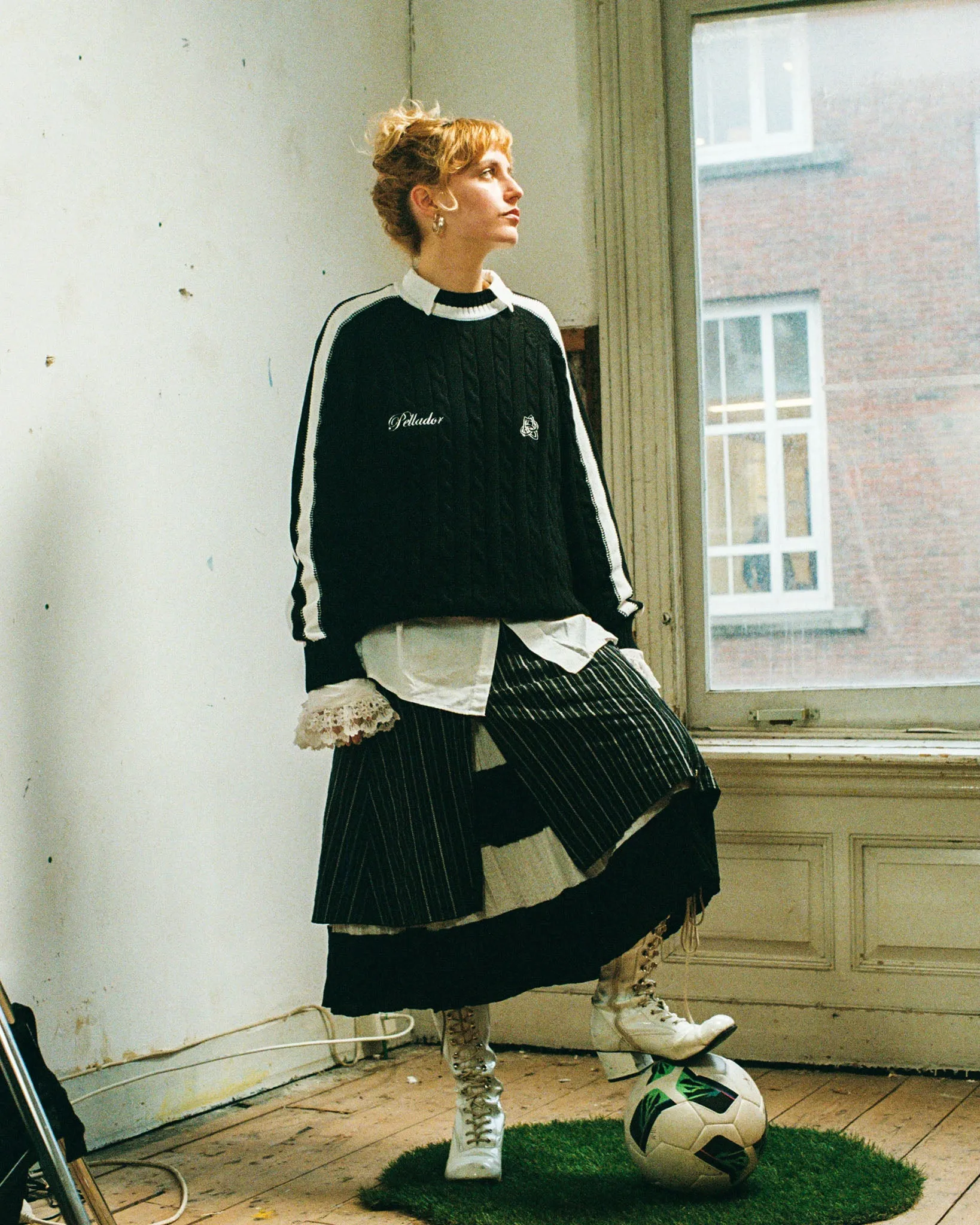 Round Neck Cable Knit Black sold by Pellador product image thumbnail 3