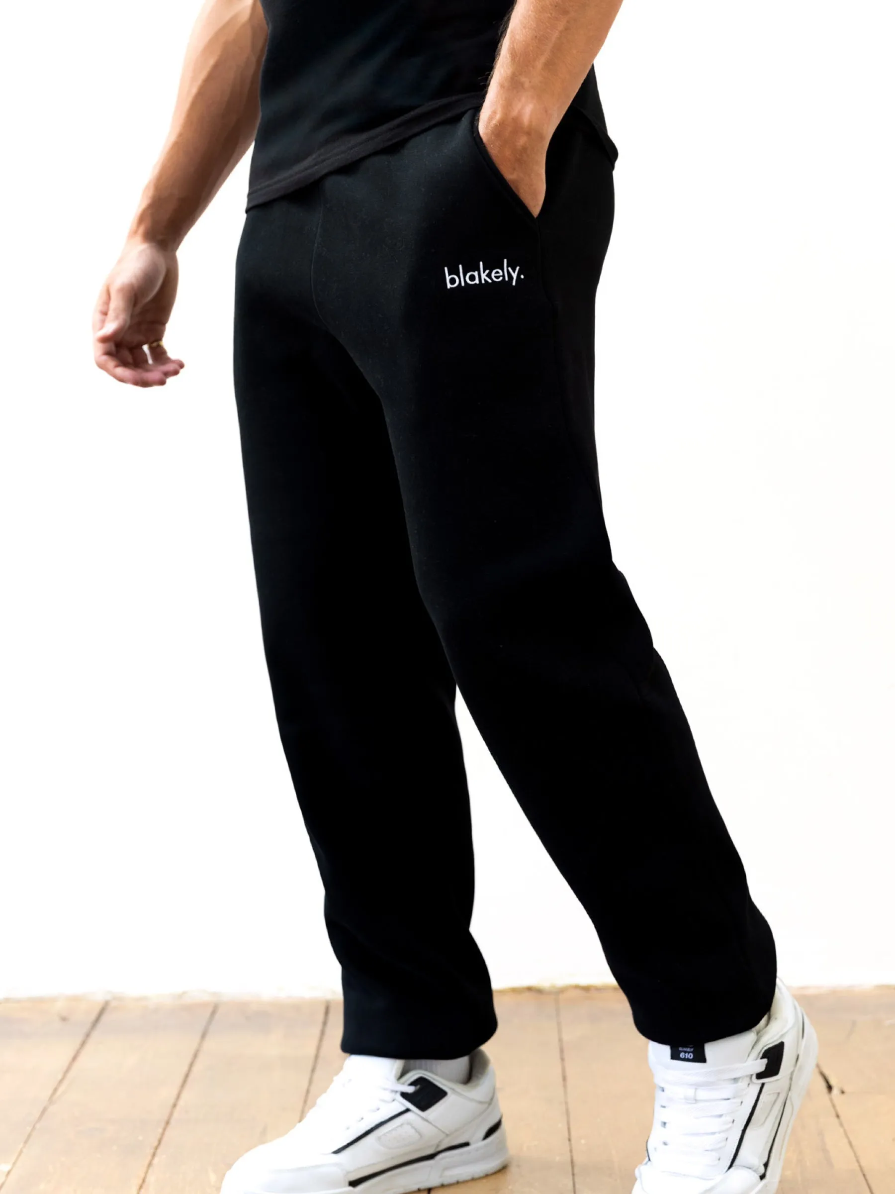 Sami Relaxed Sweatpants - Black sold by Blakely