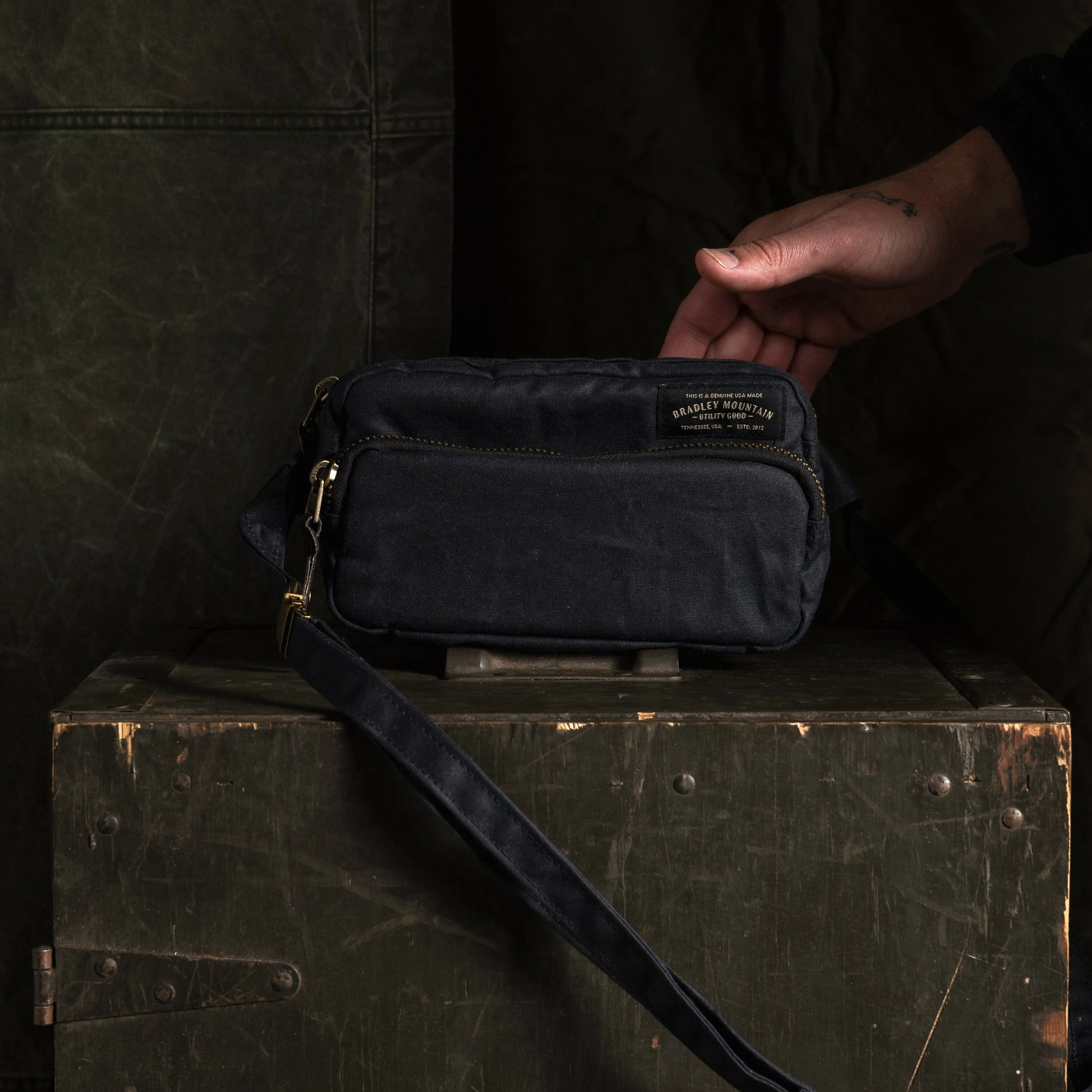 Pointer Crossbody Bag - Black sold by Bradley Mountain product image thumbnail 5