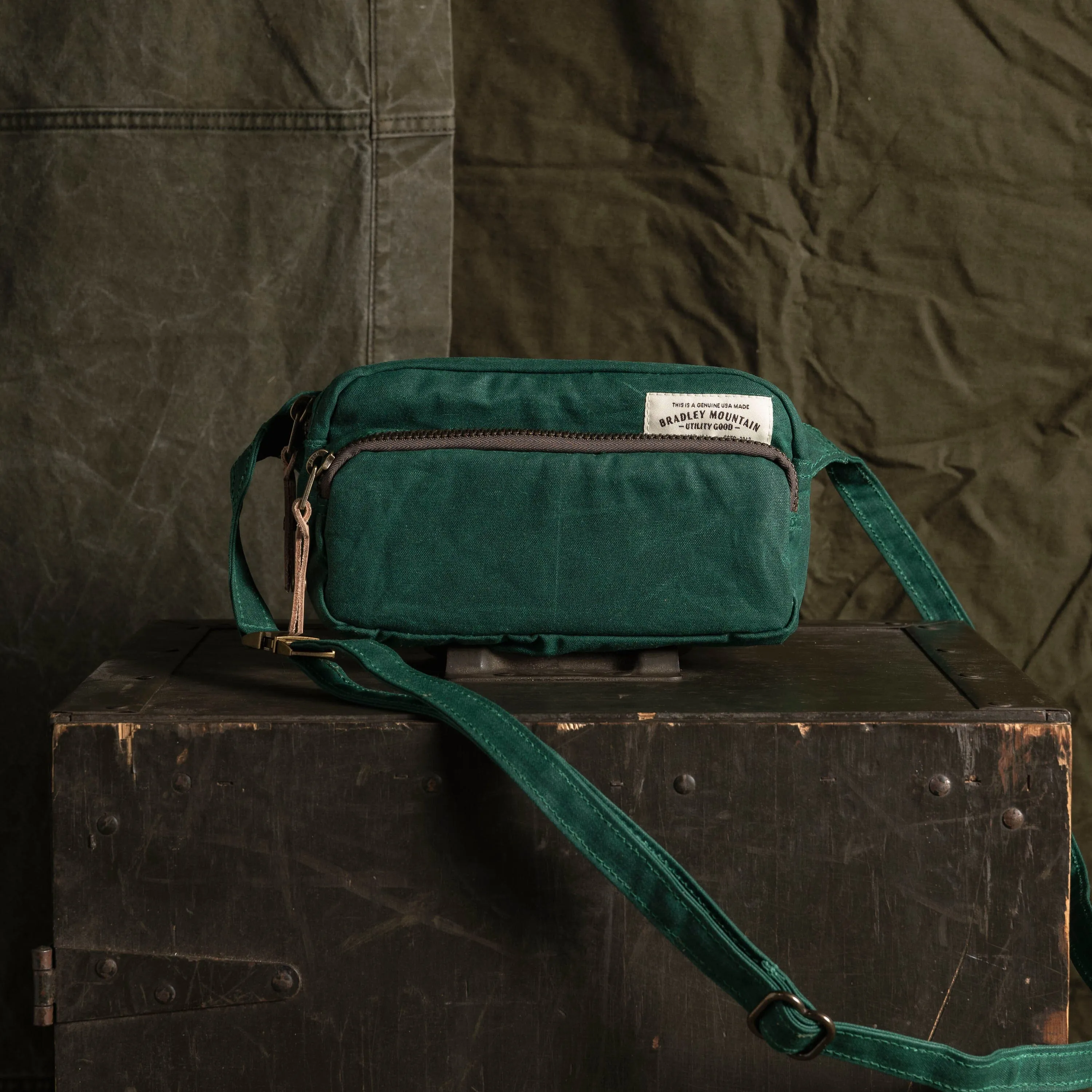 Pointer Crossbody Bag - Emerald Green sold by Bradley Mountain product image thumbnail 4