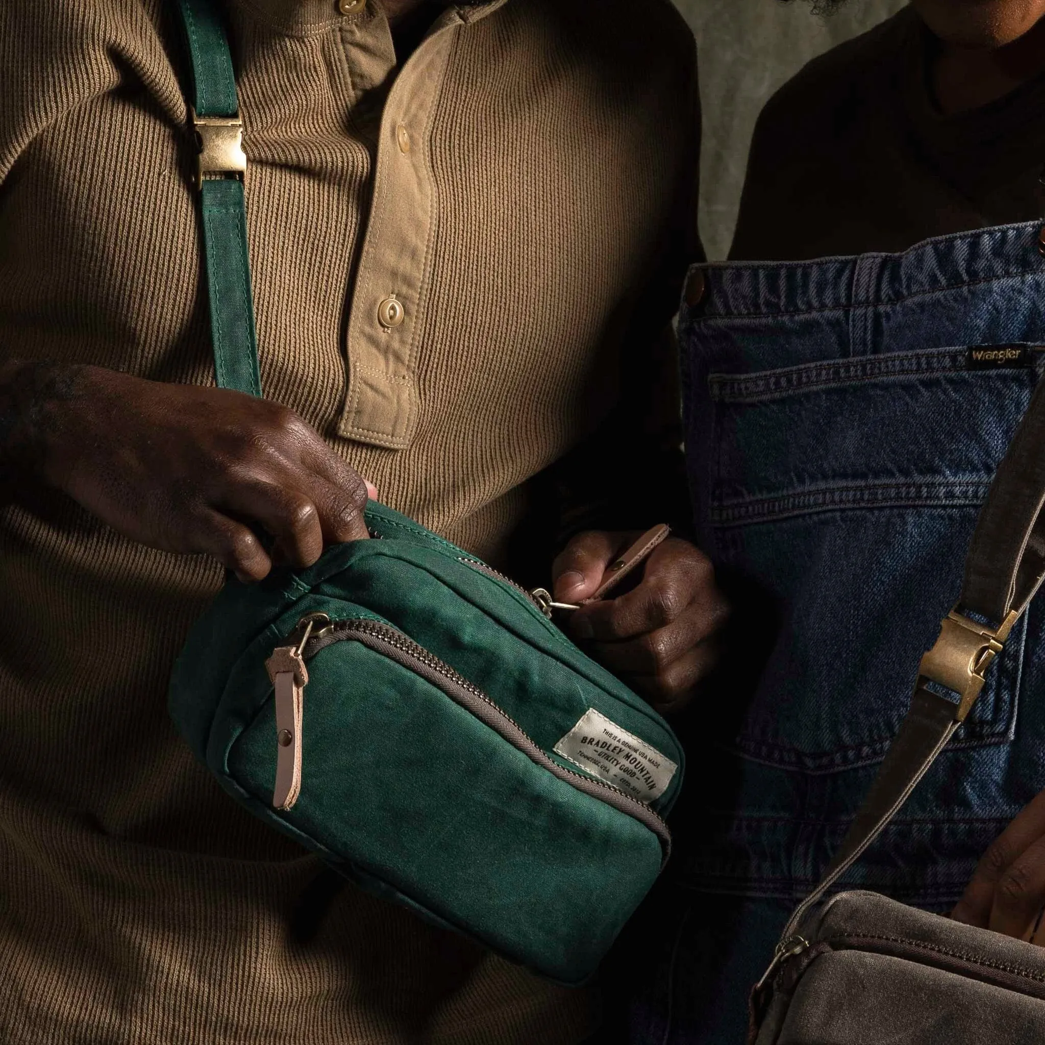 Pointer Crossbody Bag - Emerald Green sold by Bradley Mountain product image thumbnail 2