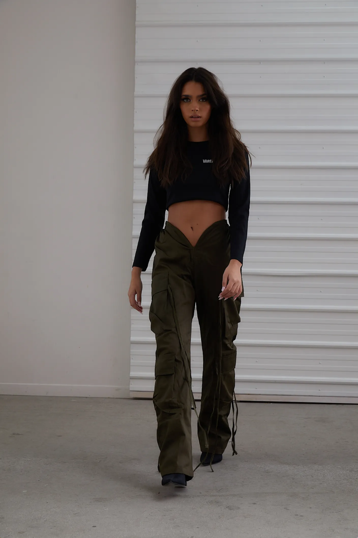 Cropped Long Sleeve Black sold by Varenne product image thumbnail 5