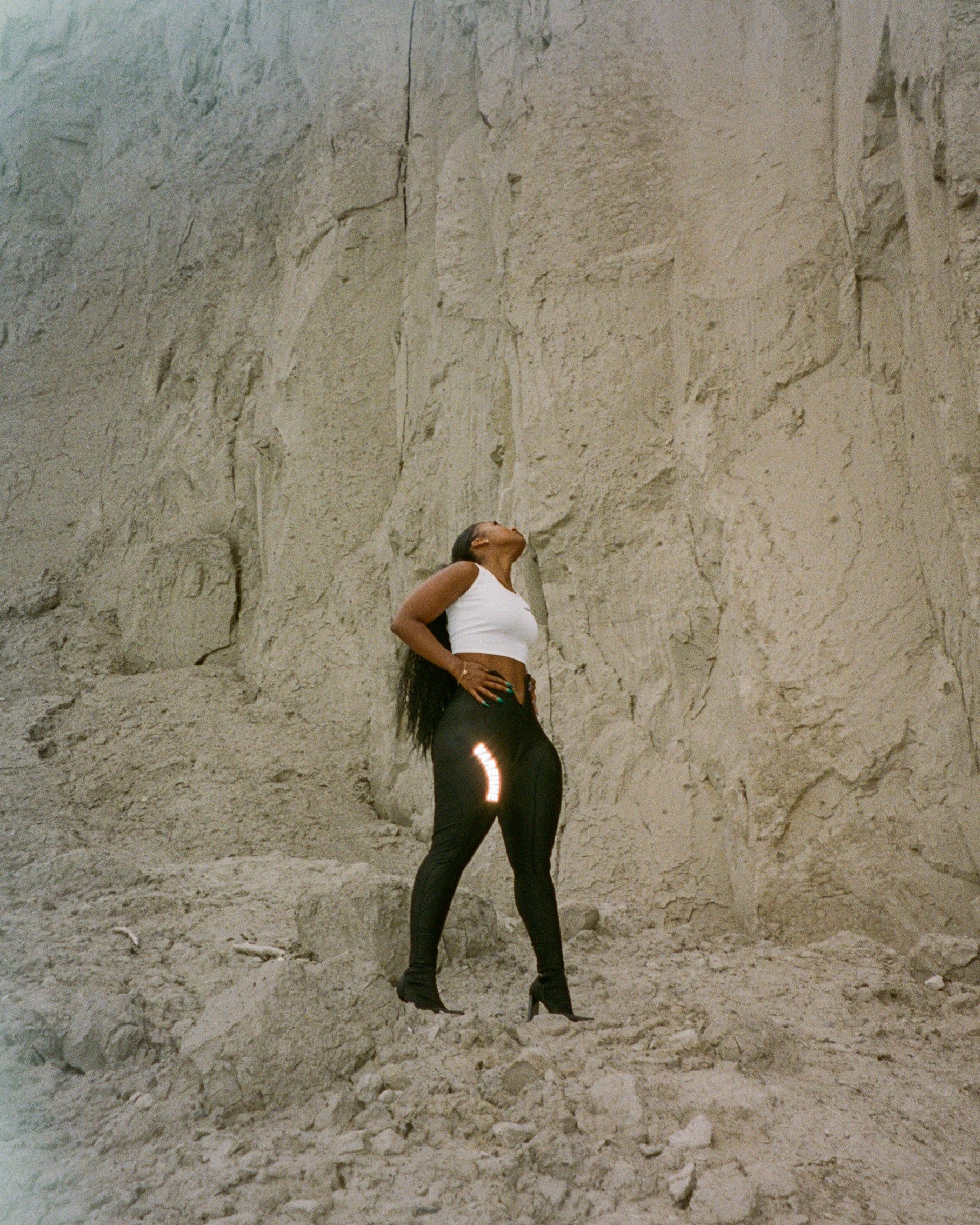 V Cut Black Leggings sold by Varenne product image thumbnail 5