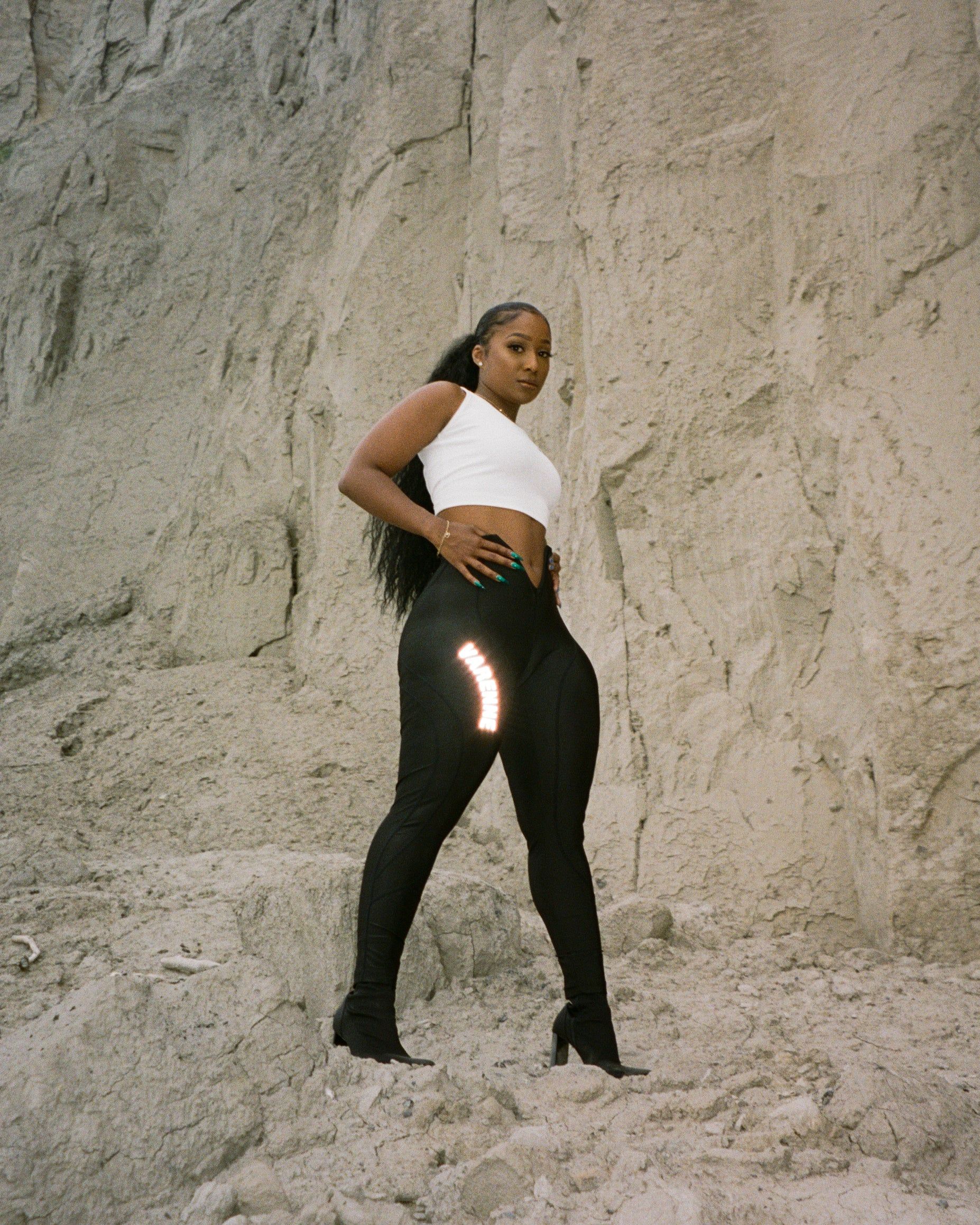 V Cut Black Leggings sold by Varenne product image thumbnail 2