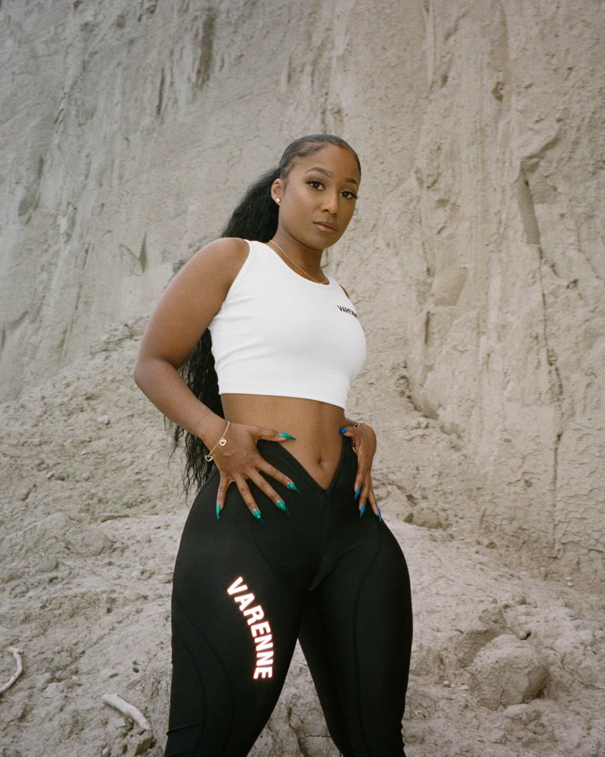 V Cut Black Leggings sold by Varenne product image thumbnail 4