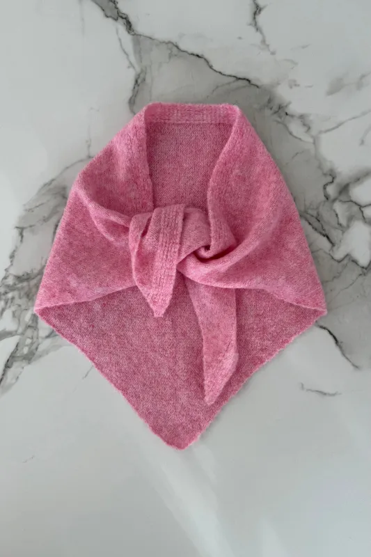 Mynte Triangel Scarf -Candy Pink made by Ost London