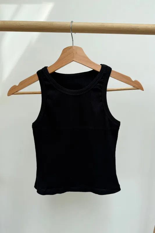Maren Crop Top -Black made by Ost London