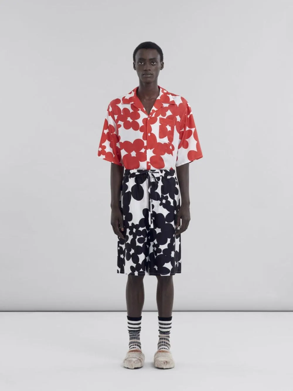 Black and White Dillies Print Silk Bermuda Shorts sold by Fashion Clinic product image thumbnail 2