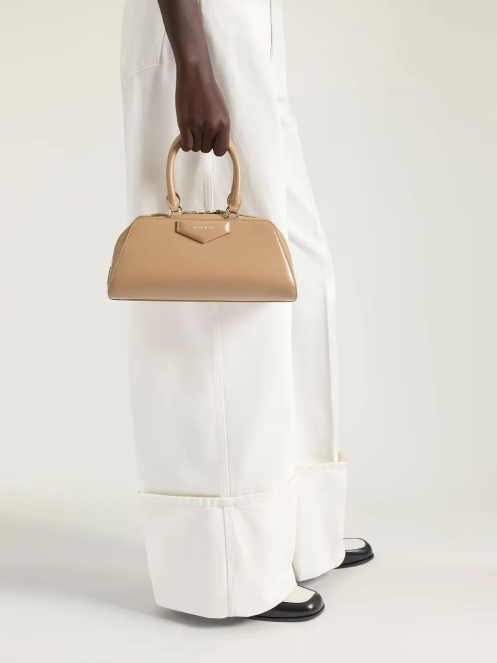 Sand Small Antigona East-West Box Bag sold by Fashion Clinic product image thumbnail 2