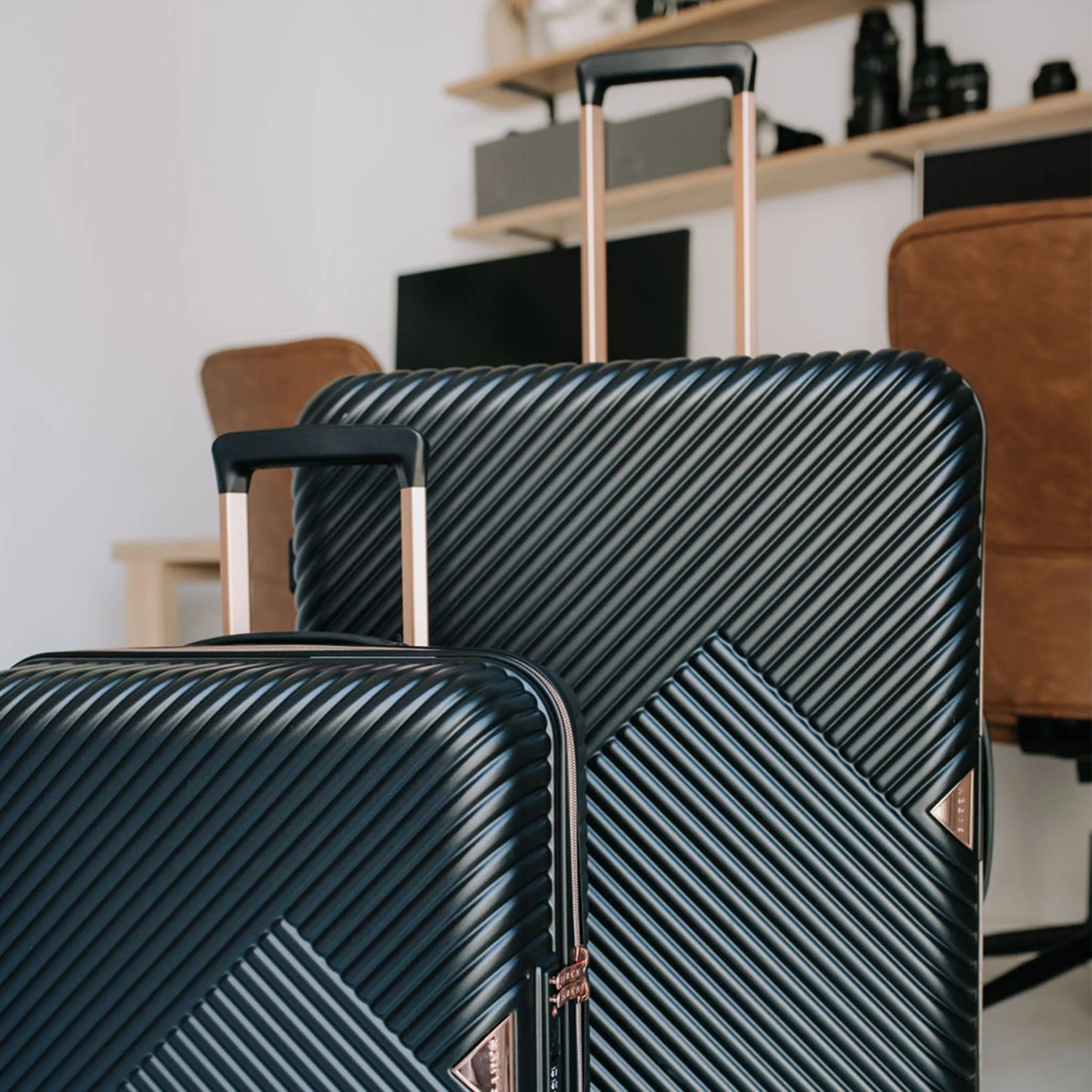 Suitcase Large sold by Saben product image thumbnail 4