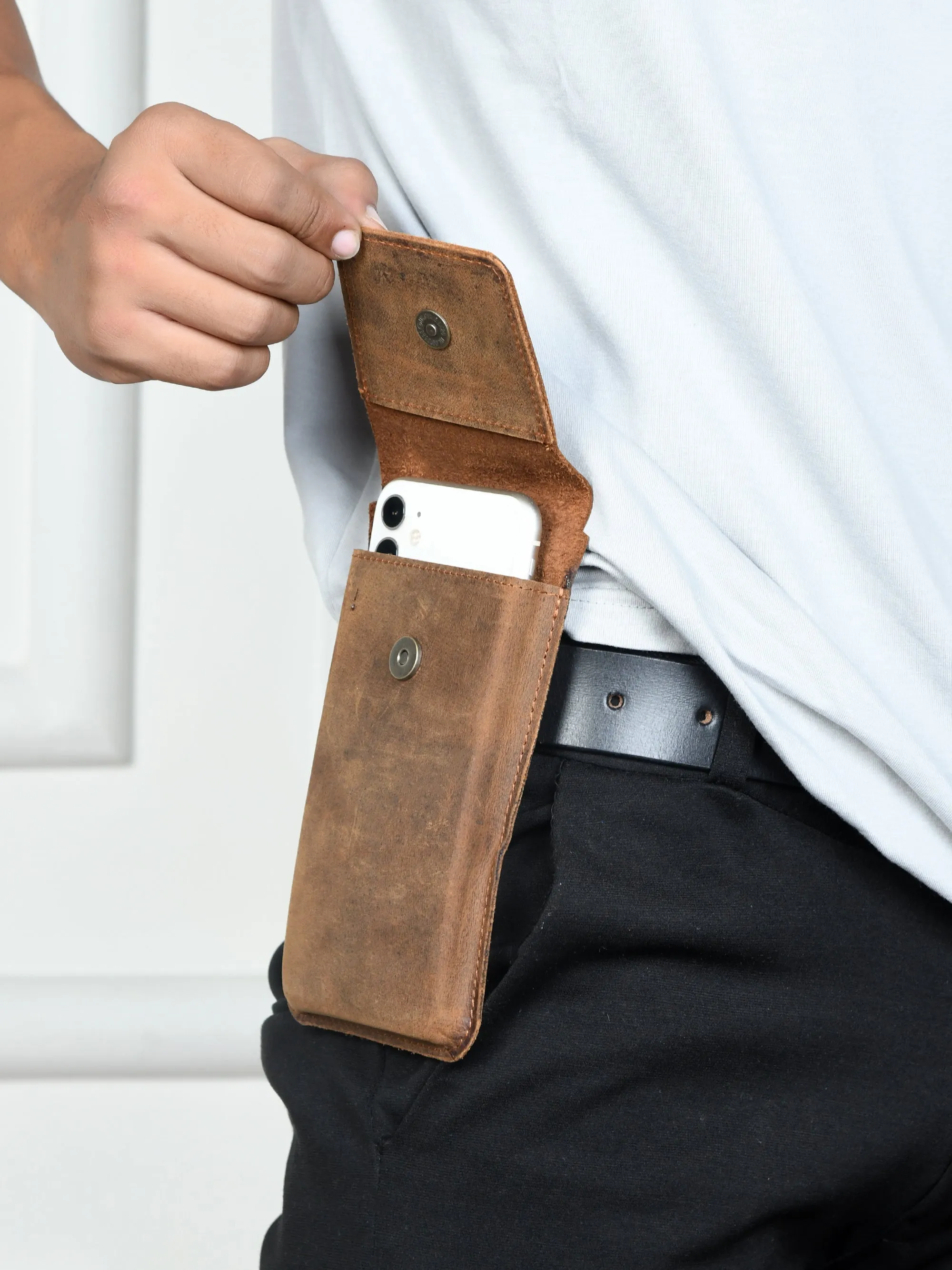 Classic Mobile Holster Waist Pouch sold by Classy Leather Bags product image thumbnail 2