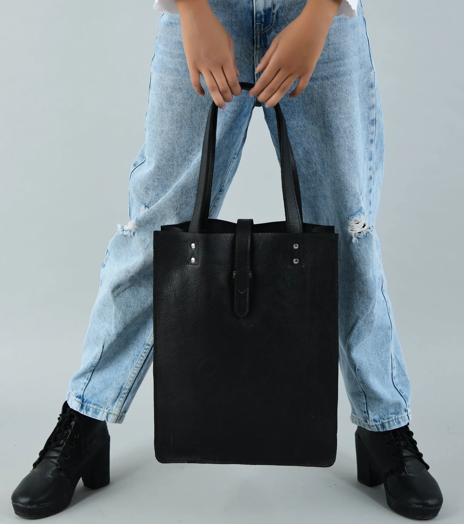 Ebony Elegance Leather Tote sold by Classy Leather Bags product image thumbnail 2