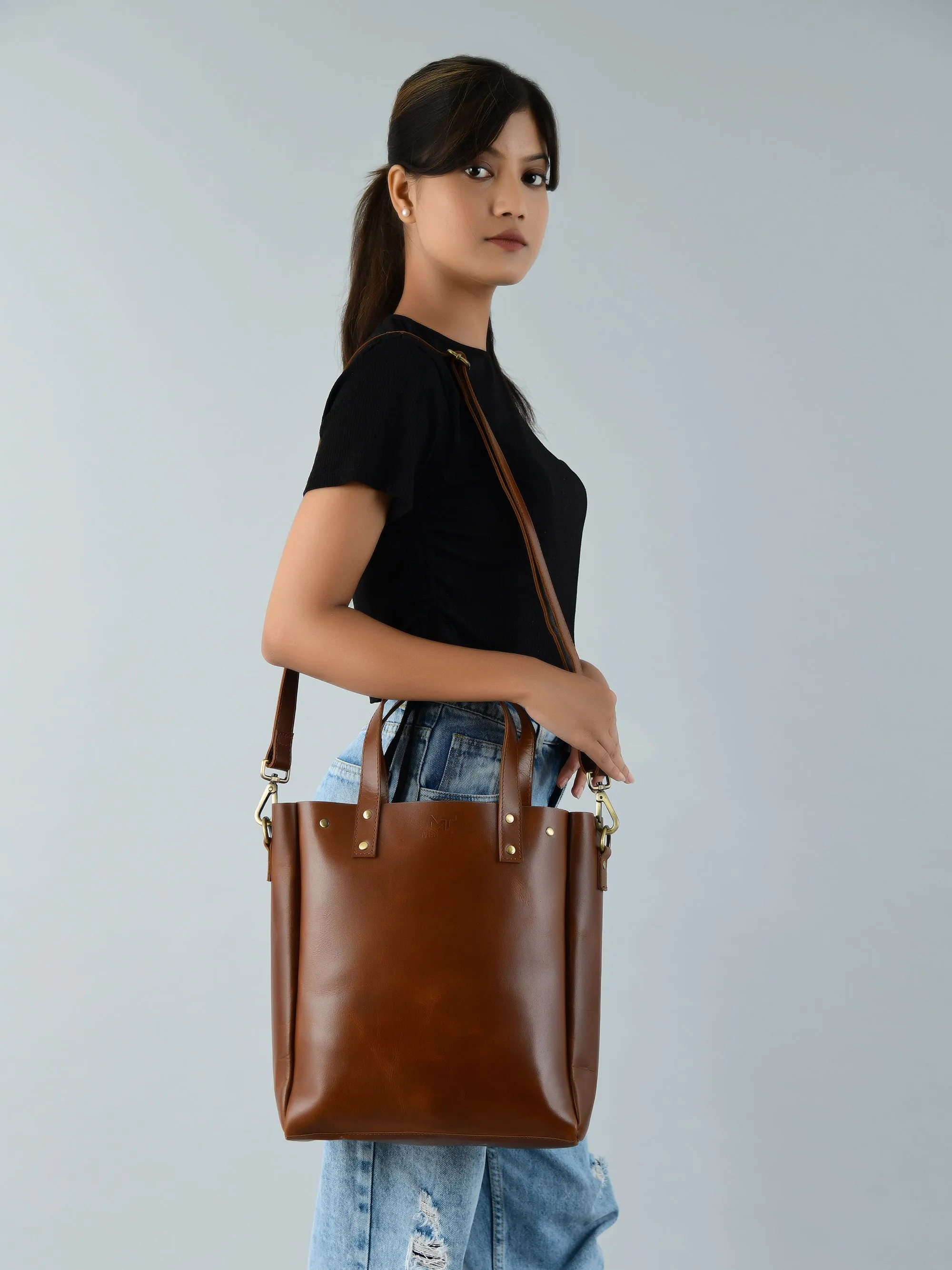 Executive Elegance Crossbody Tote sold by Classy Leather Bags product image thumbnail 4