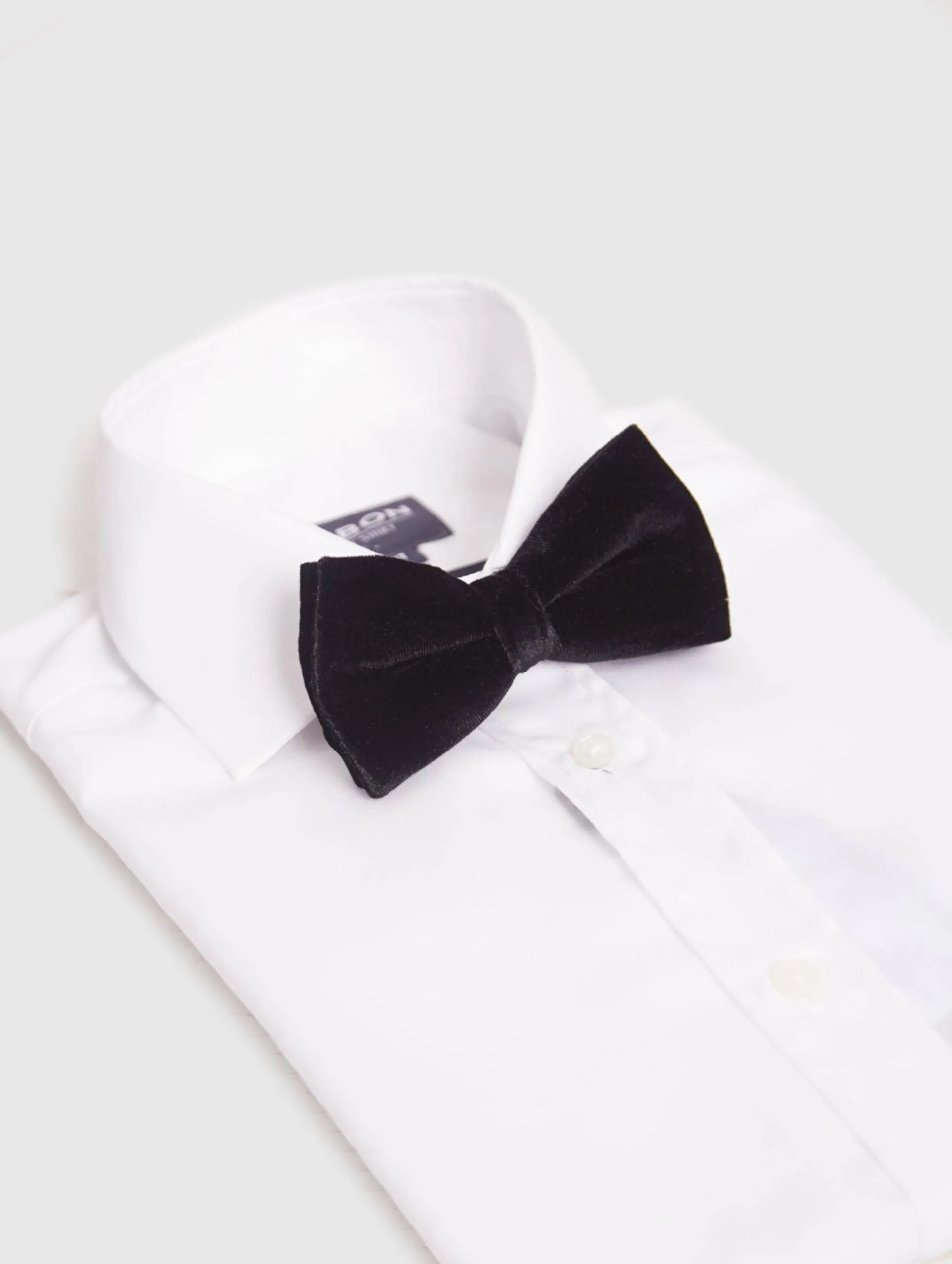 Black velvet bow tie sold by Silbon product image thumbnail 2