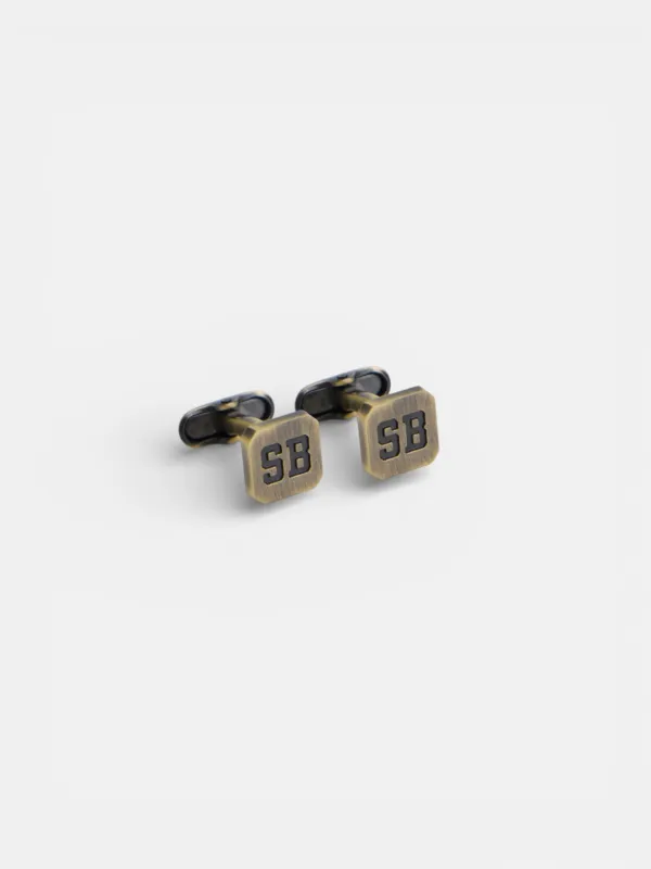 Square cufflink with engraved detail in antique gold made by Silbon