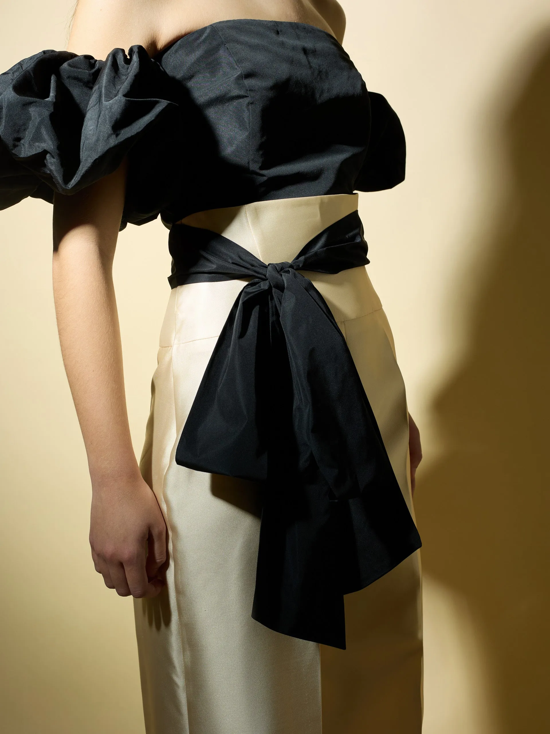 CaprilexSilbon mikado trousers in vanilla and black sold by Silbon product image thumbnail 3