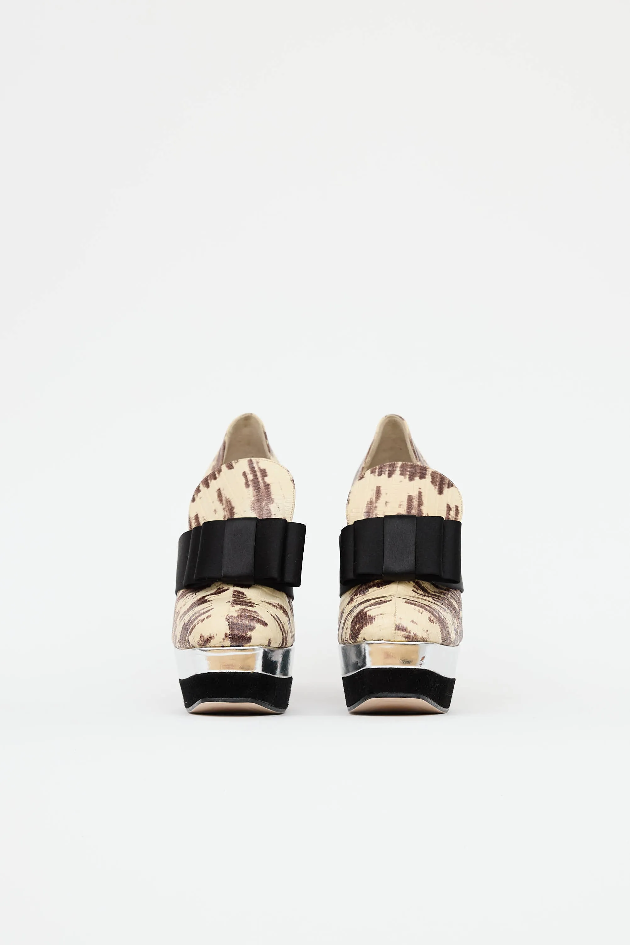 Bow Platform Pump sold by VSP Consignment product image thumbnail 3