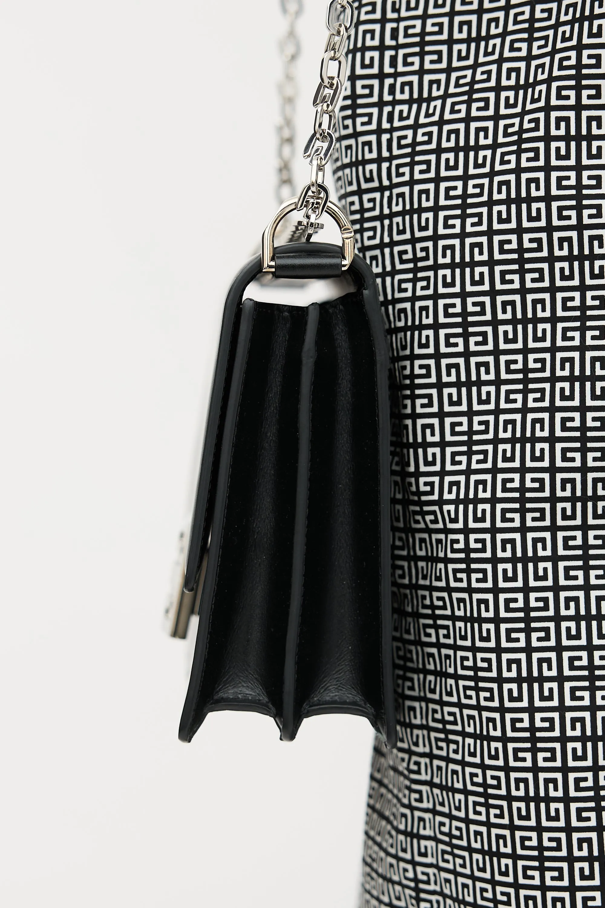 Leather Small 4G Shoulder Bag sold by VSP Consignment product image thumbnail 5