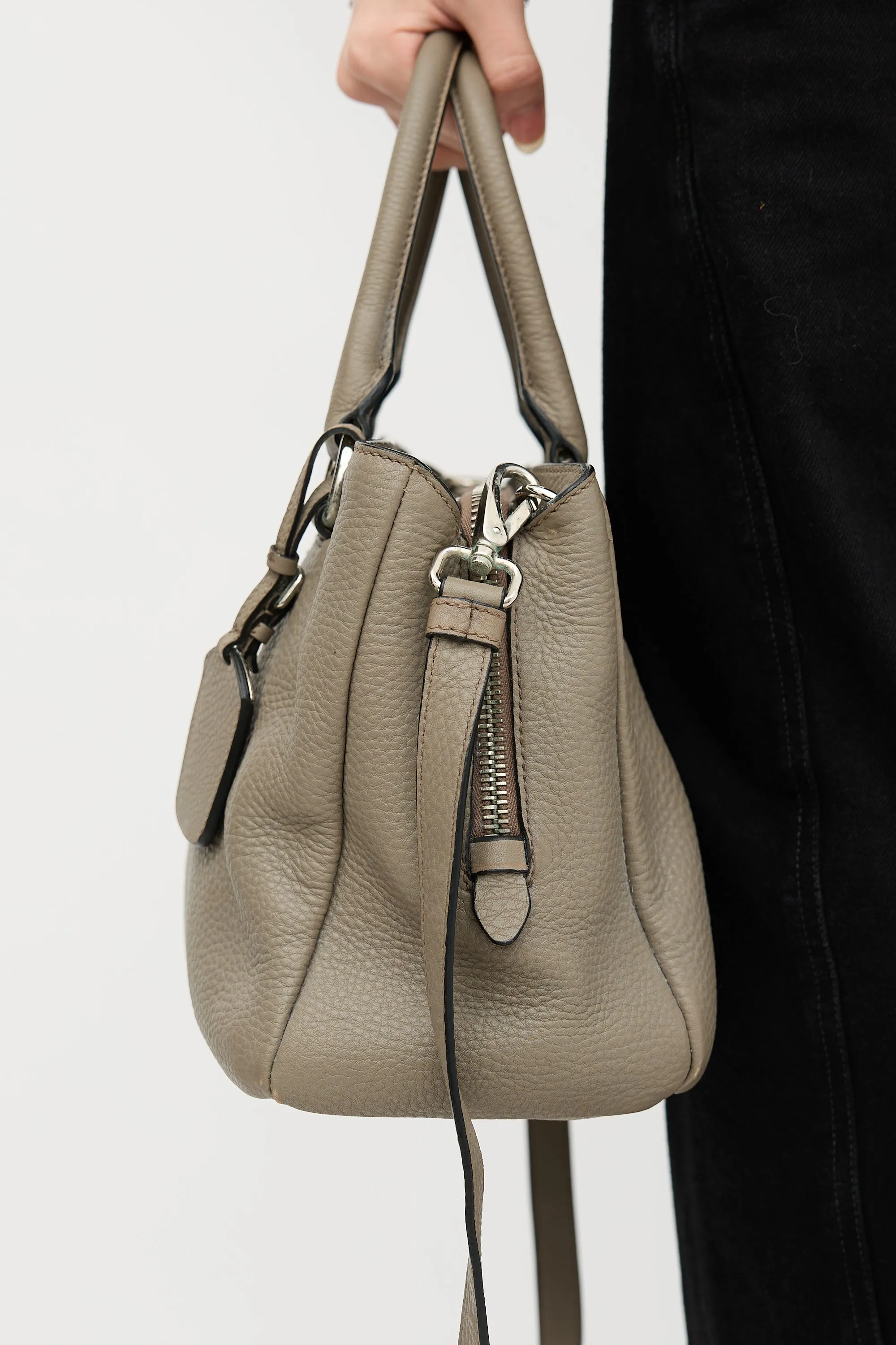 Daino Leather Tote Bag sold by VSP Consignment product image thumbnail 5