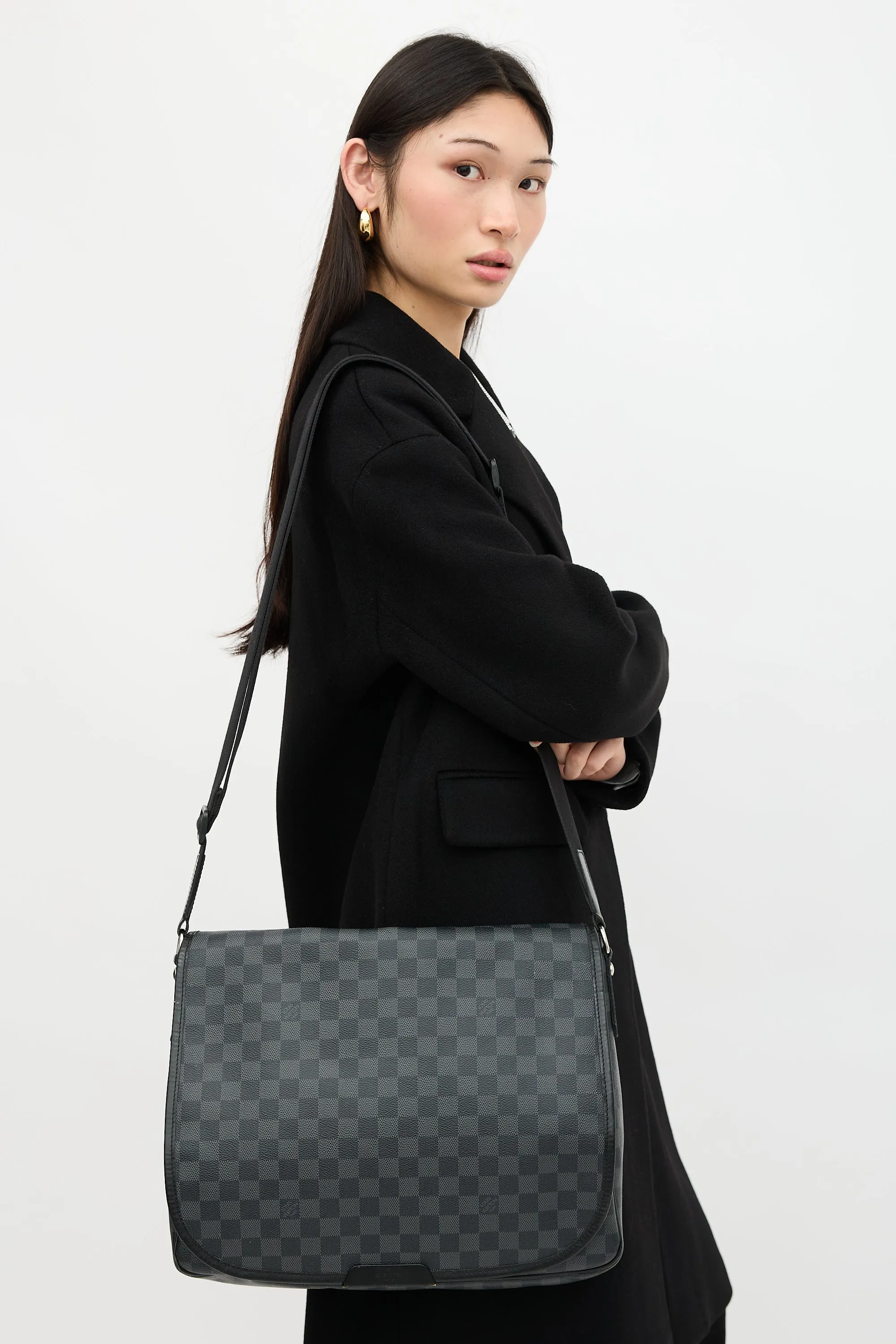 2008 Damier Graphite Daniel MM Messenger Bag sold by VSP Consignment product image thumbnail 4