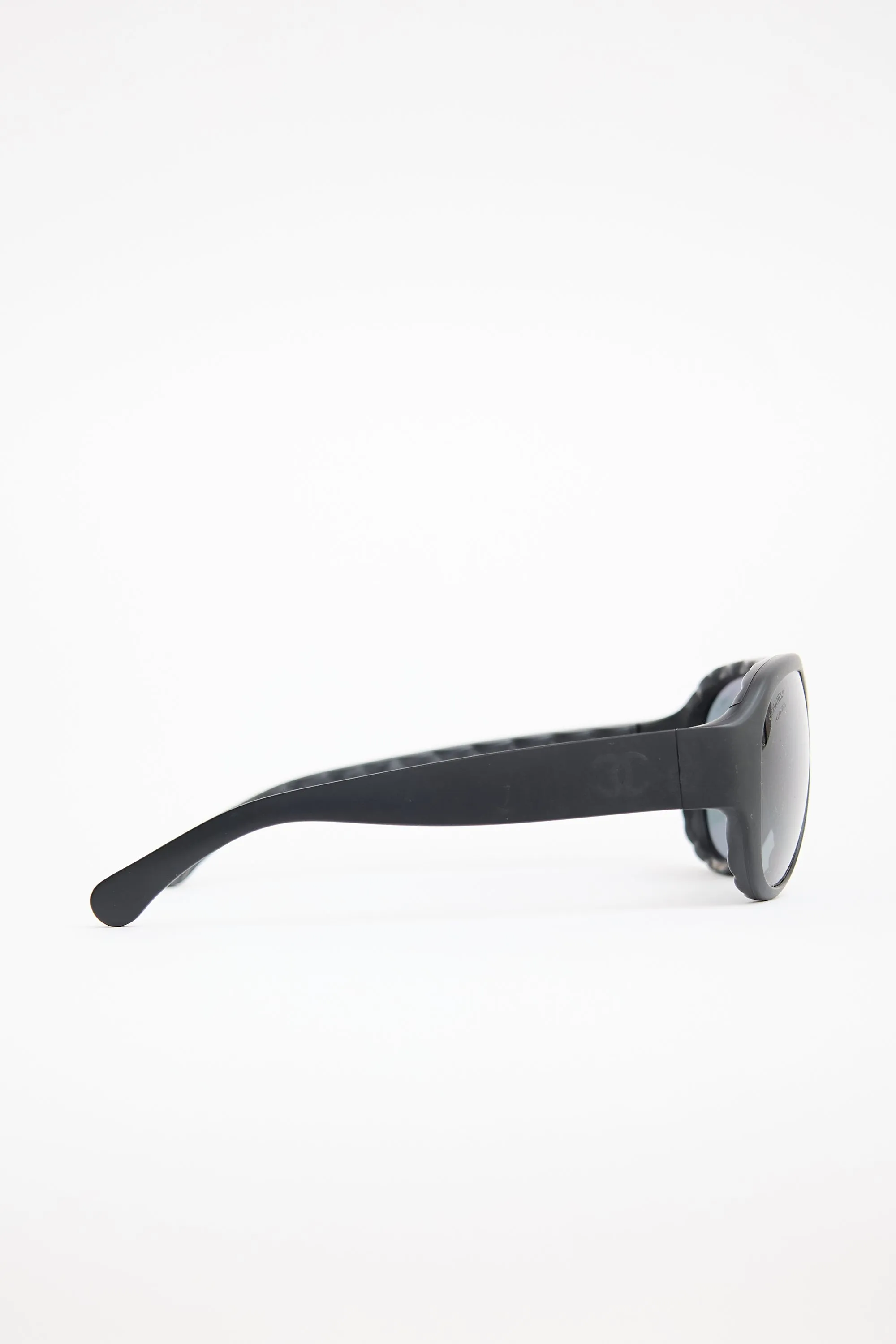 6050 Aviator Polarized Sunglasses sold by VSP Consignment product image thumbnail 4