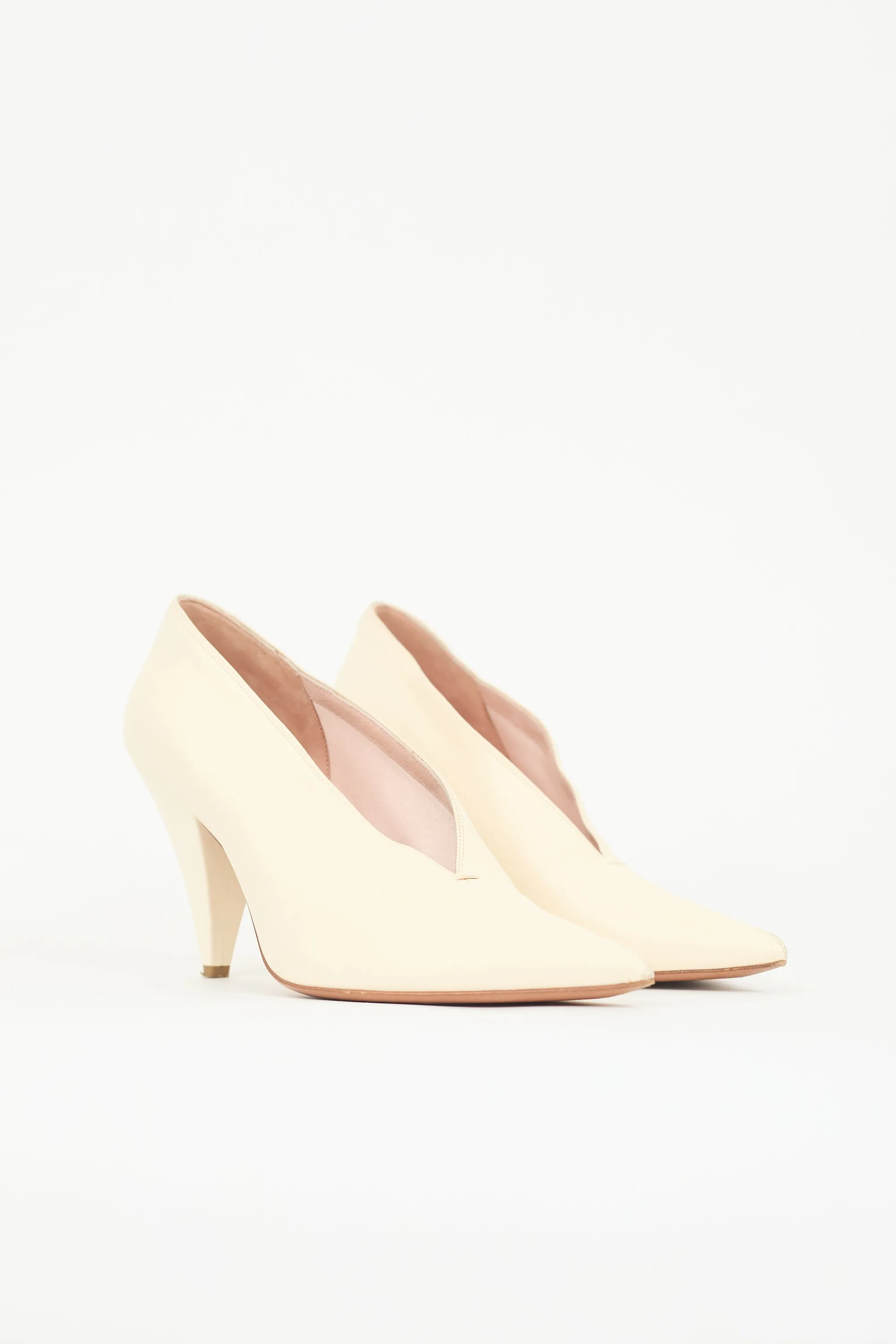 Leather V-Neck Pump sold by VSP Consignment product image thumbnail 2