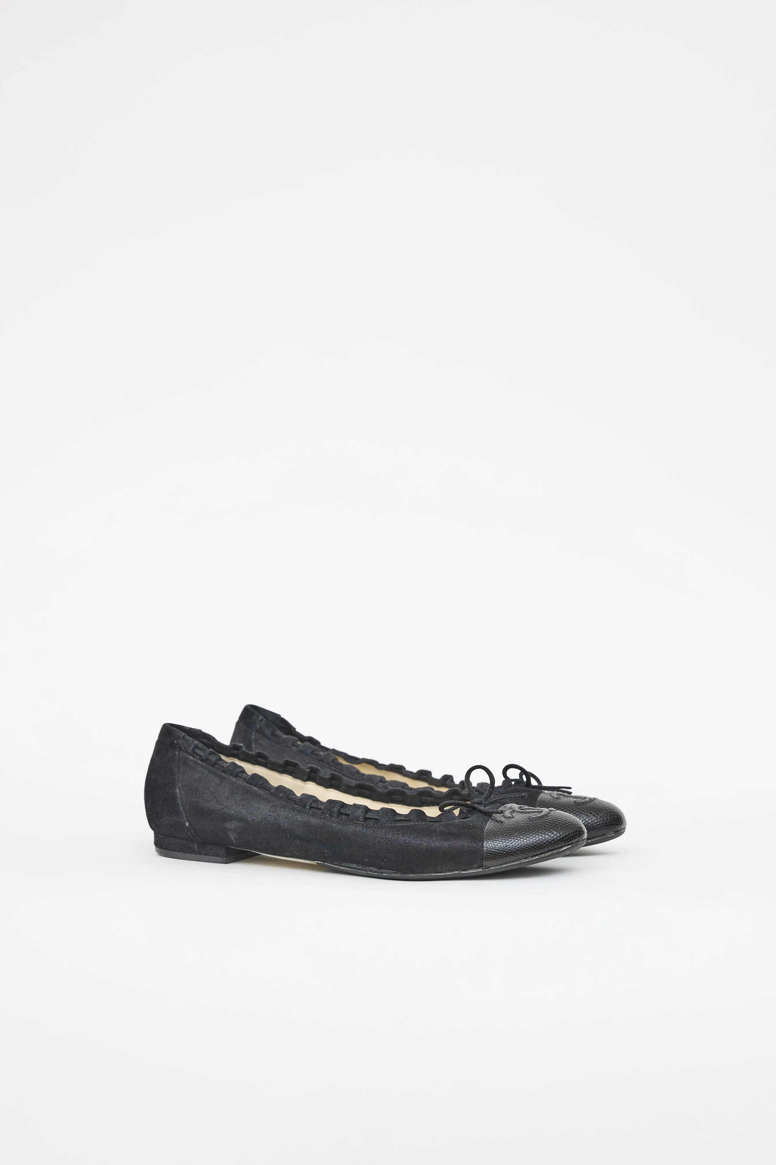 Suede Scalloped Flat sold by VSP Consignment product image thumbnail 3