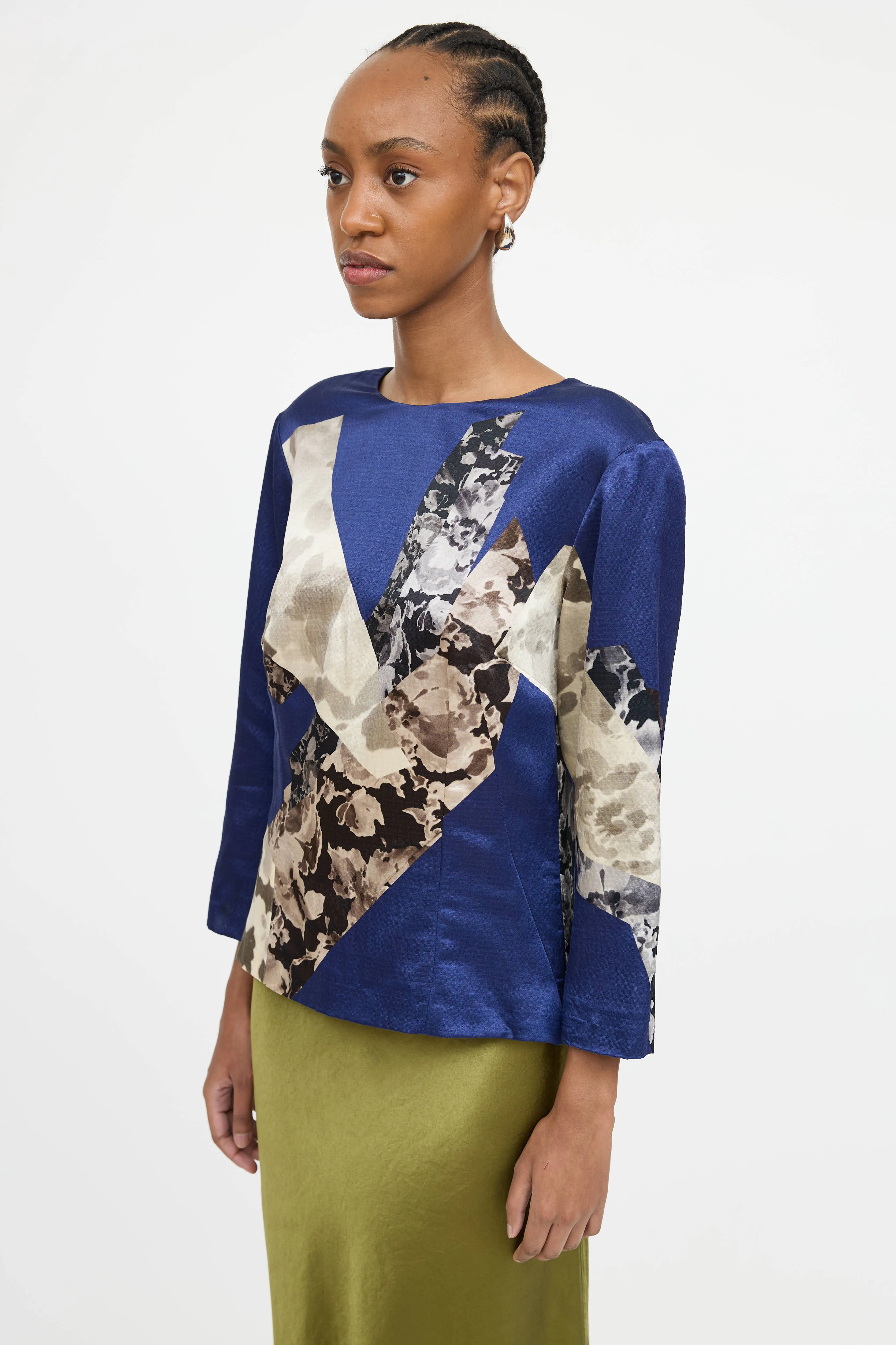 Darted Floral Top sold by VSP Consignment product image thumbnail 3