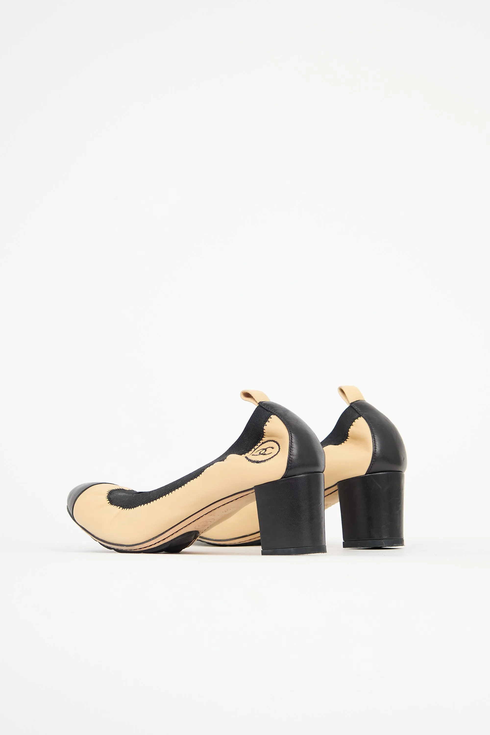 Leather CC Pump sold by VSP Consignment product image thumbnail 5