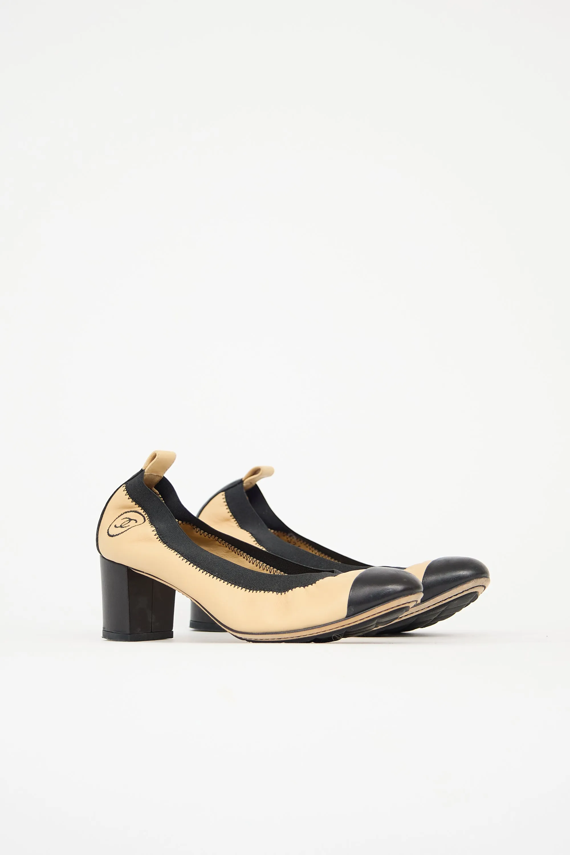 Leather CC Pump sold by VSP Consignment product image thumbnail 3