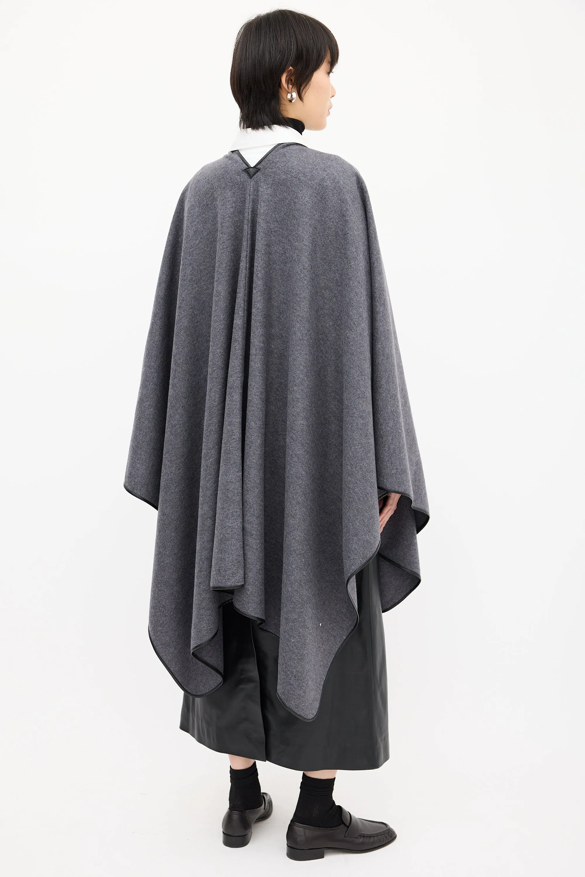 Wool Shane Cape sold by VSP Consignment product image thumbnail 5