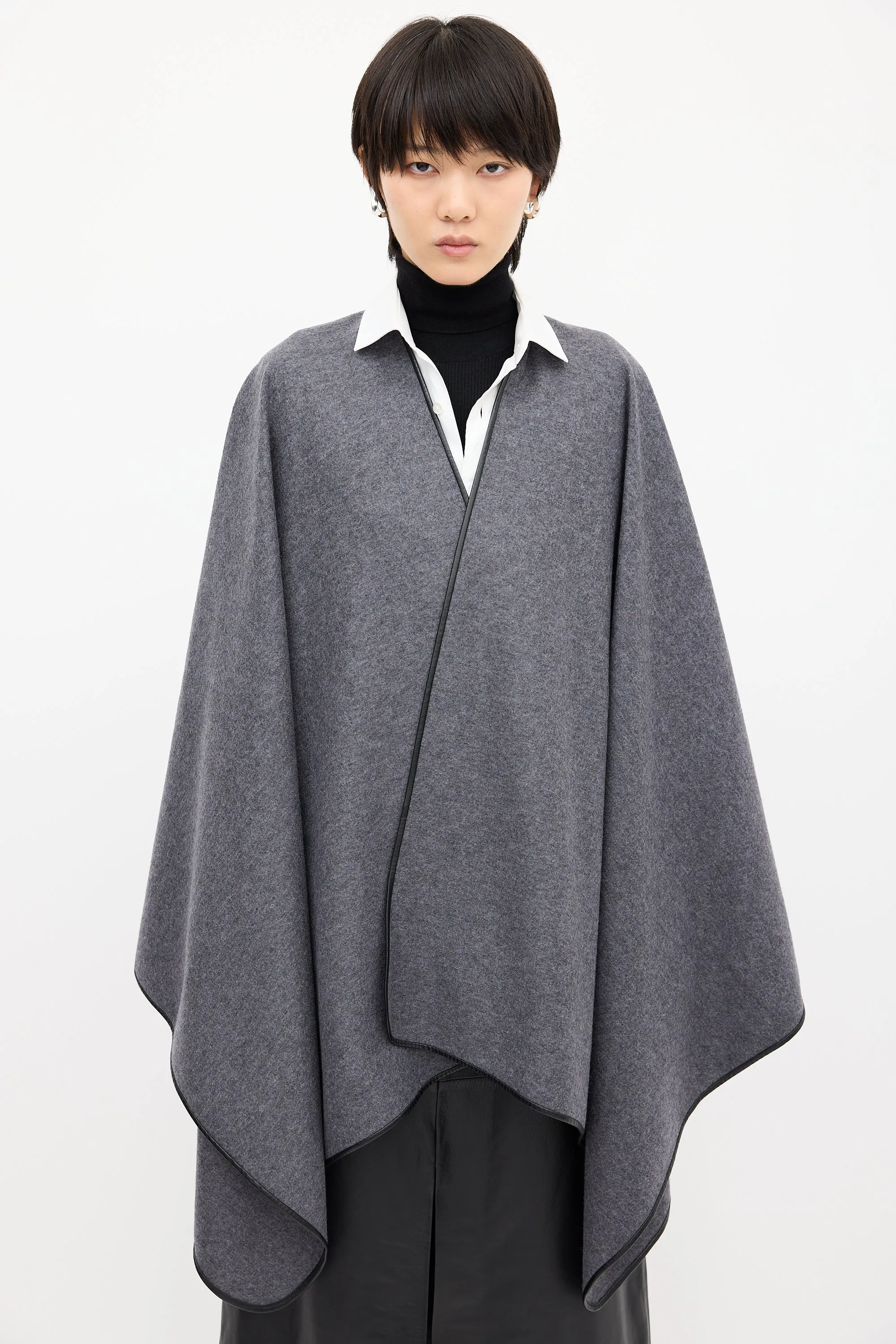 Wool Shane Cape sold by VSP Consignment product image thumbnail 2