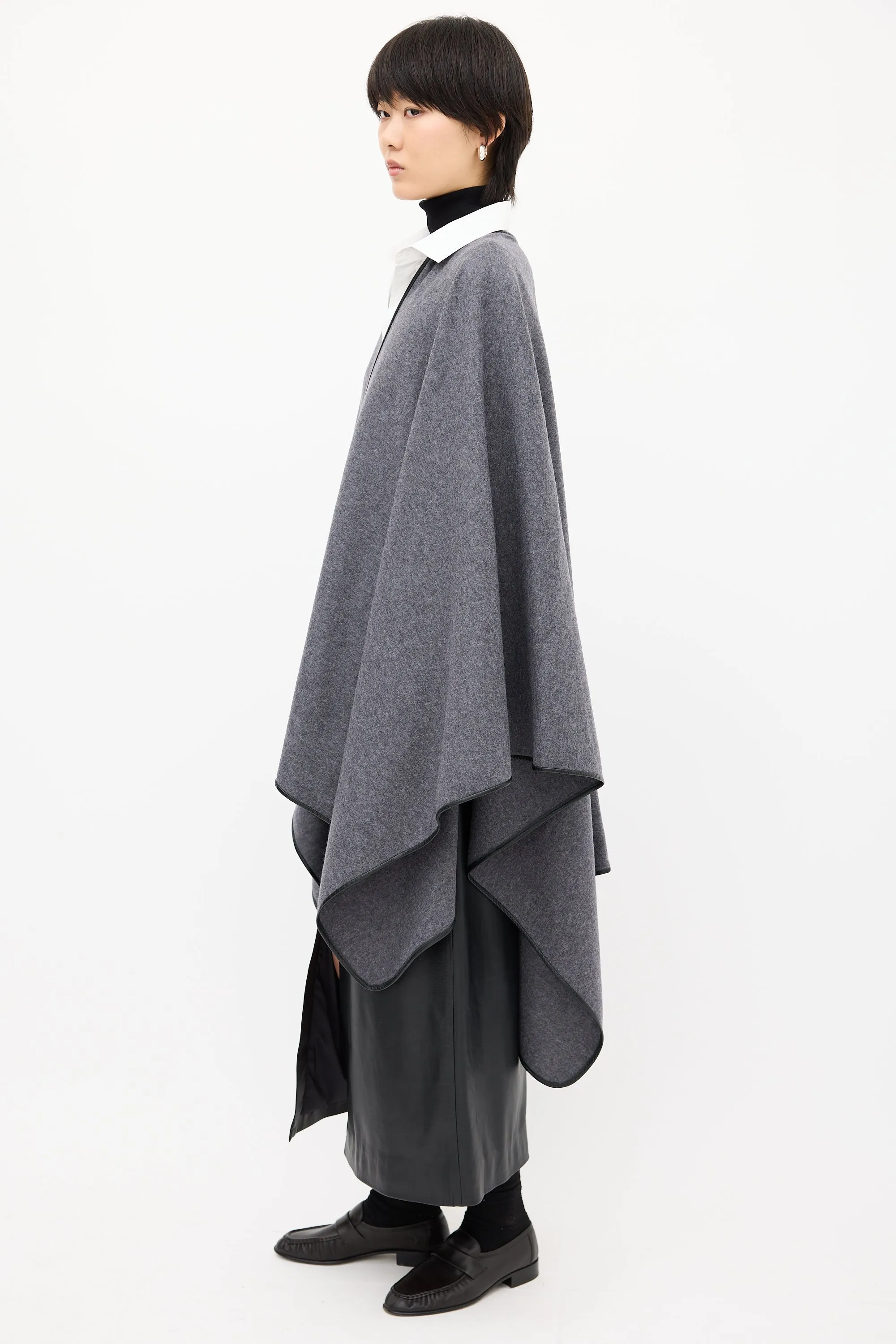 Wool Shane Cape sold by VSP Consignment product image thumbnail 4