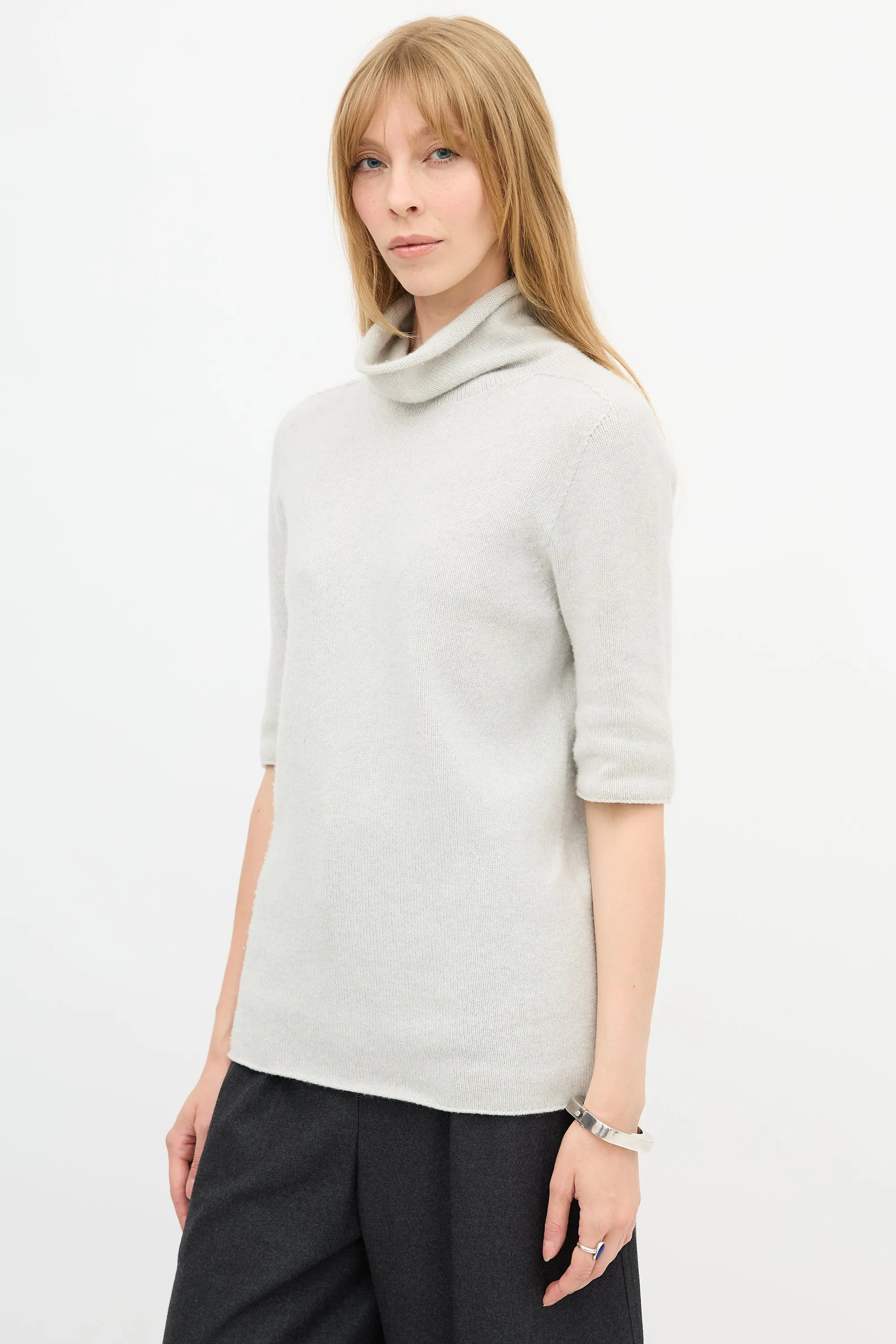 Short Sleeve Sweater sold by VSP Consignment product image thumbnail 3