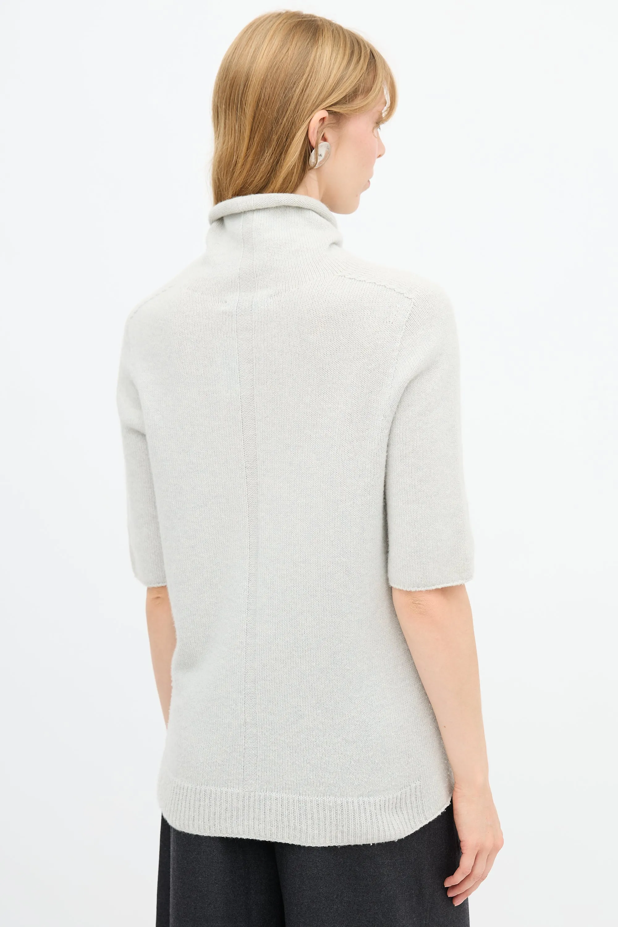 Short Sleeve Sweater sold by VSP Consignment product image thumbnail 4