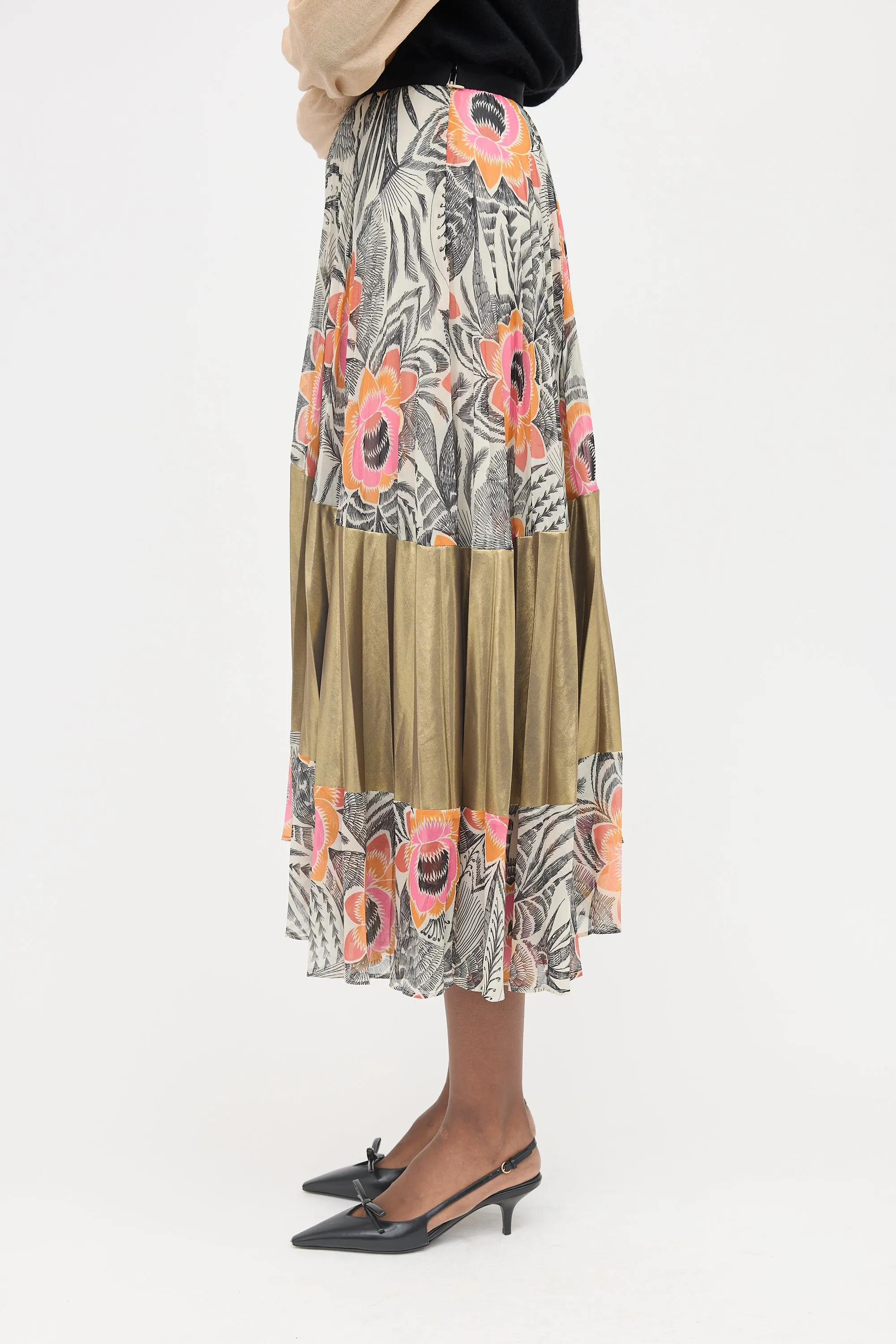 FW 2018 Floral Pleated Skirt sold by VSP Consignment product image thumbnail 3