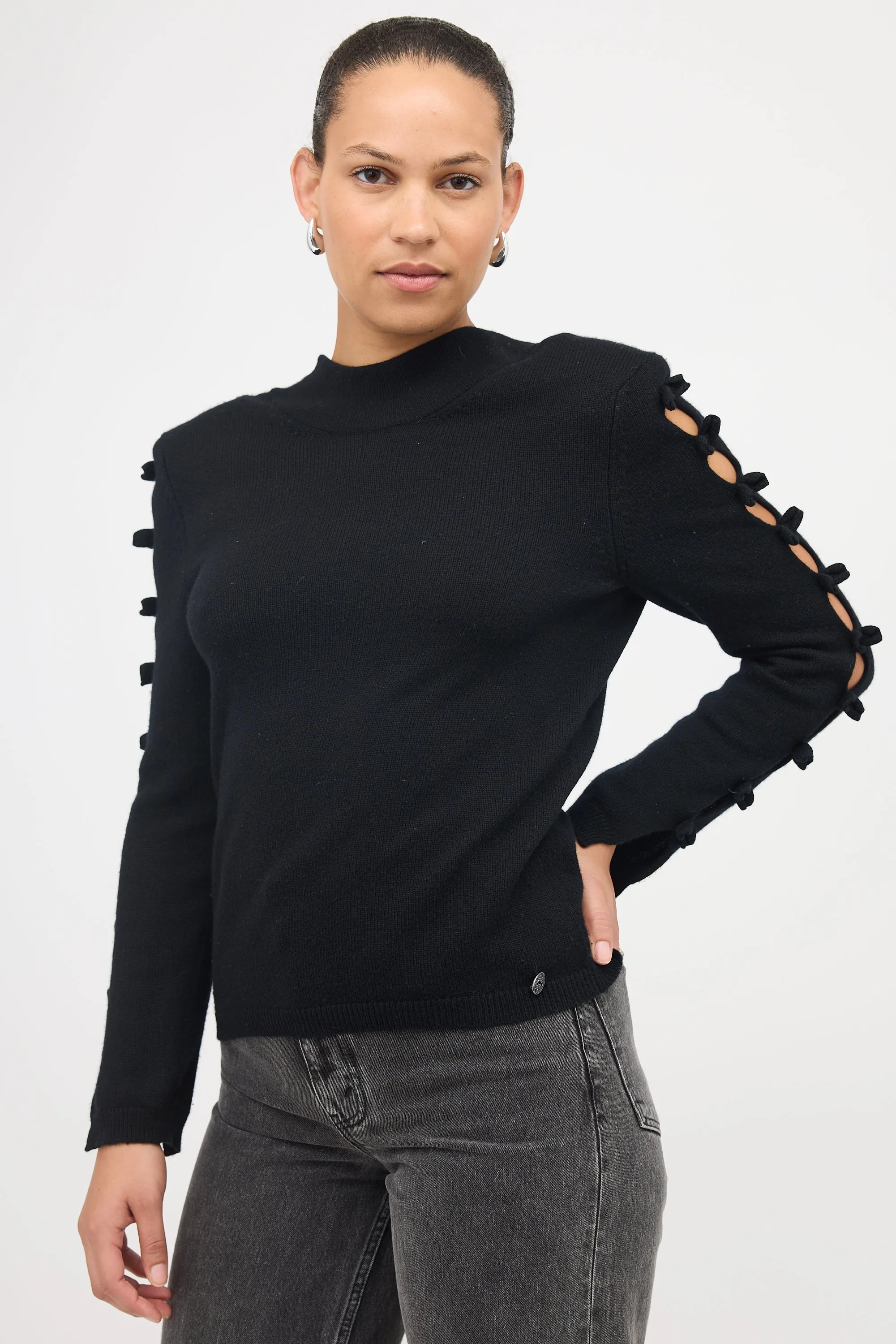 Pre-Fall 2017 Cosmopolite Sweater sold by VSP Consignment product image thumbnail 3