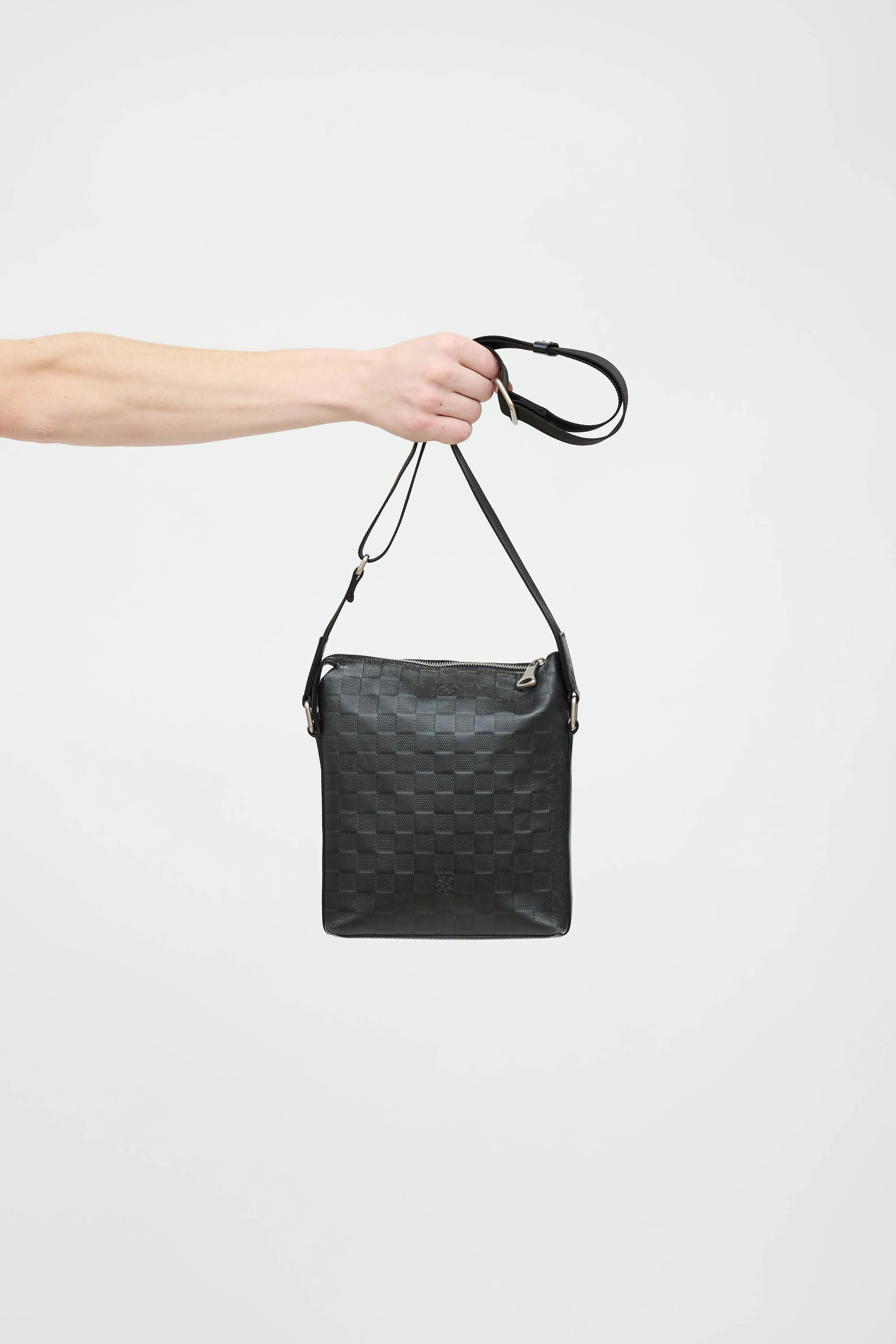 Discovery Messenger Bag sold by VSP Consignment product image thumbnail 3