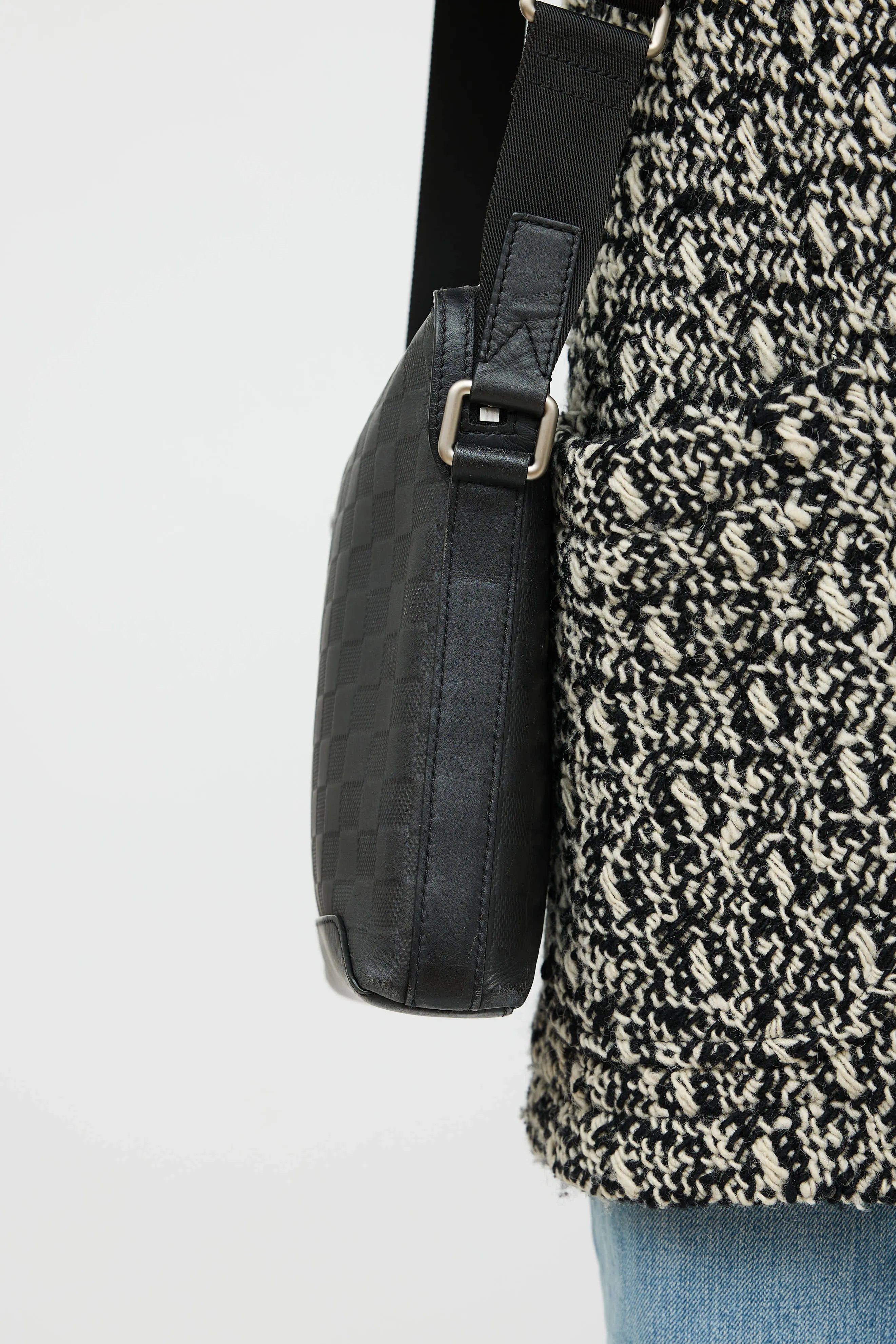 Discovery Messenger Bag sold by VSP Consignment product image thumbnail 5