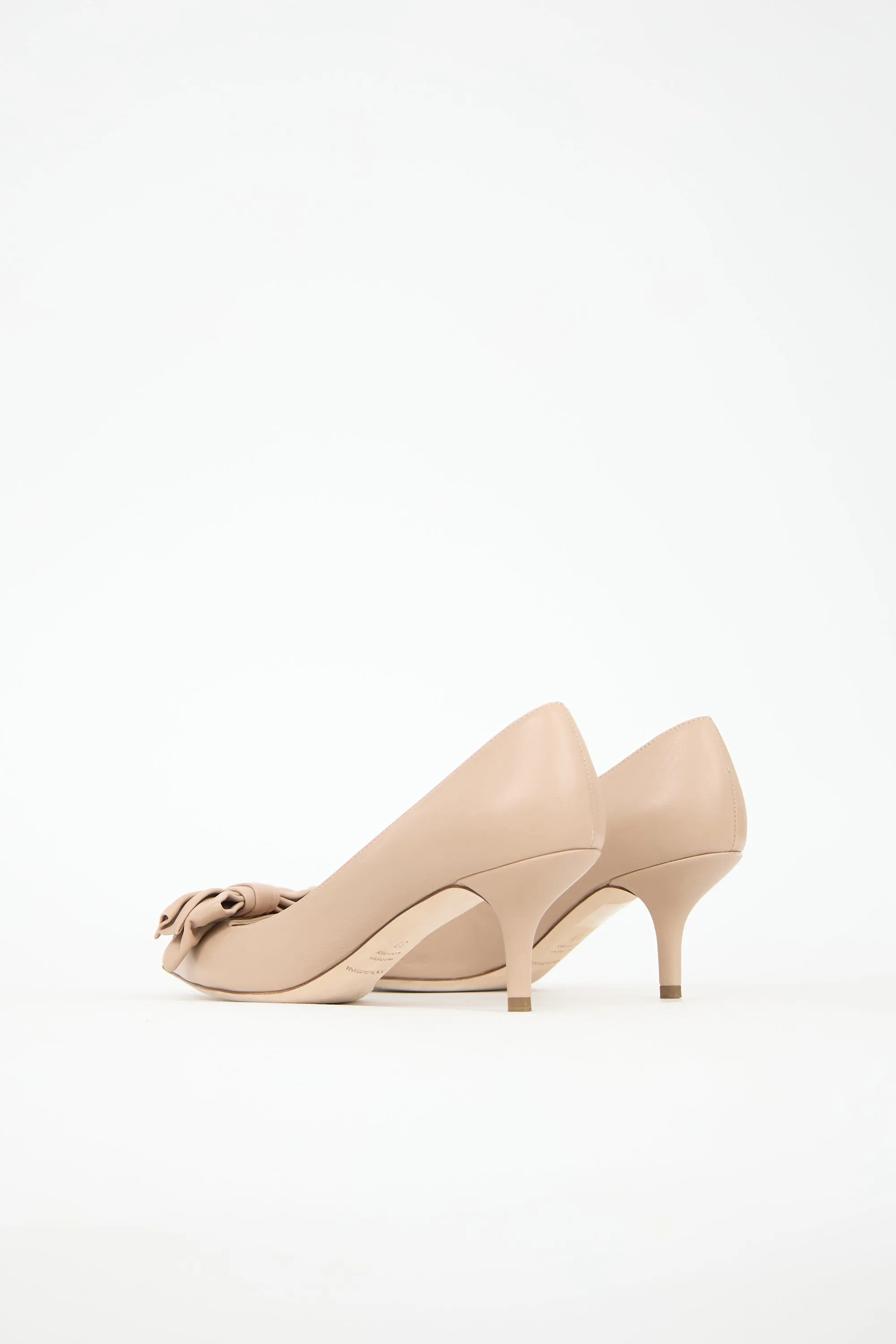 Leather Bow Pump sold by VSP Consignment product image thumbnail 4