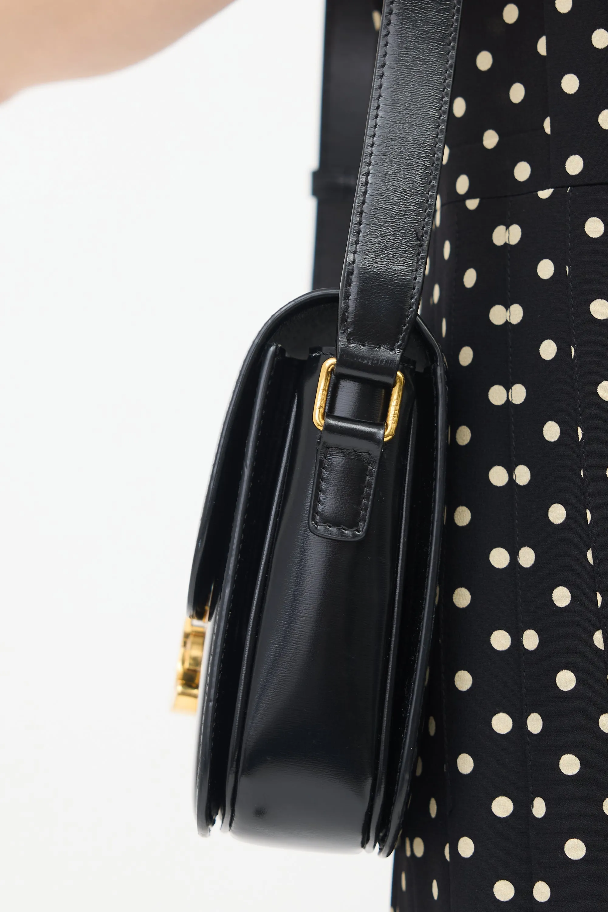2020 Leather Classique Triomphe Bag sold by VSP Consignment product image thumbnail 5