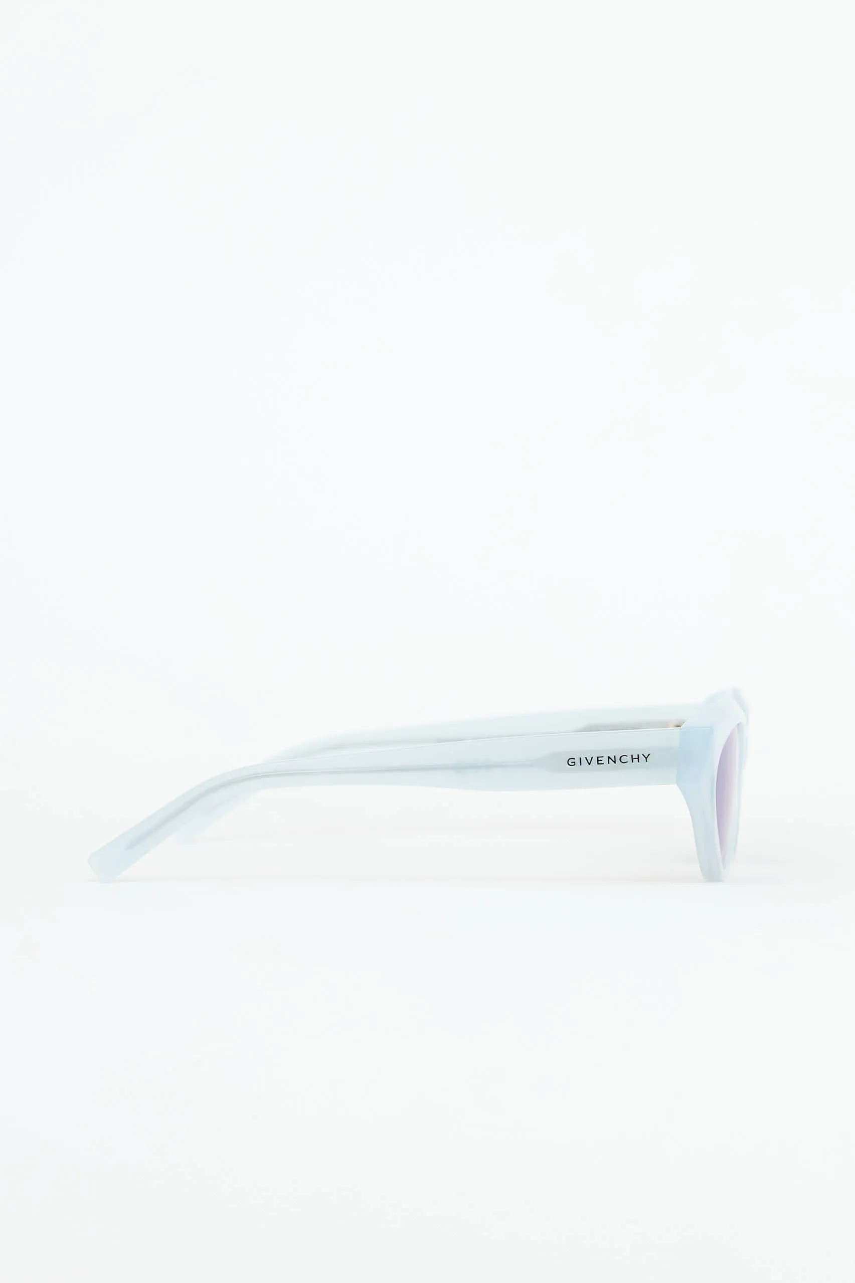 GV40025U Tapered Sunglasses sold by VSP Consignment product image thumbnail 3