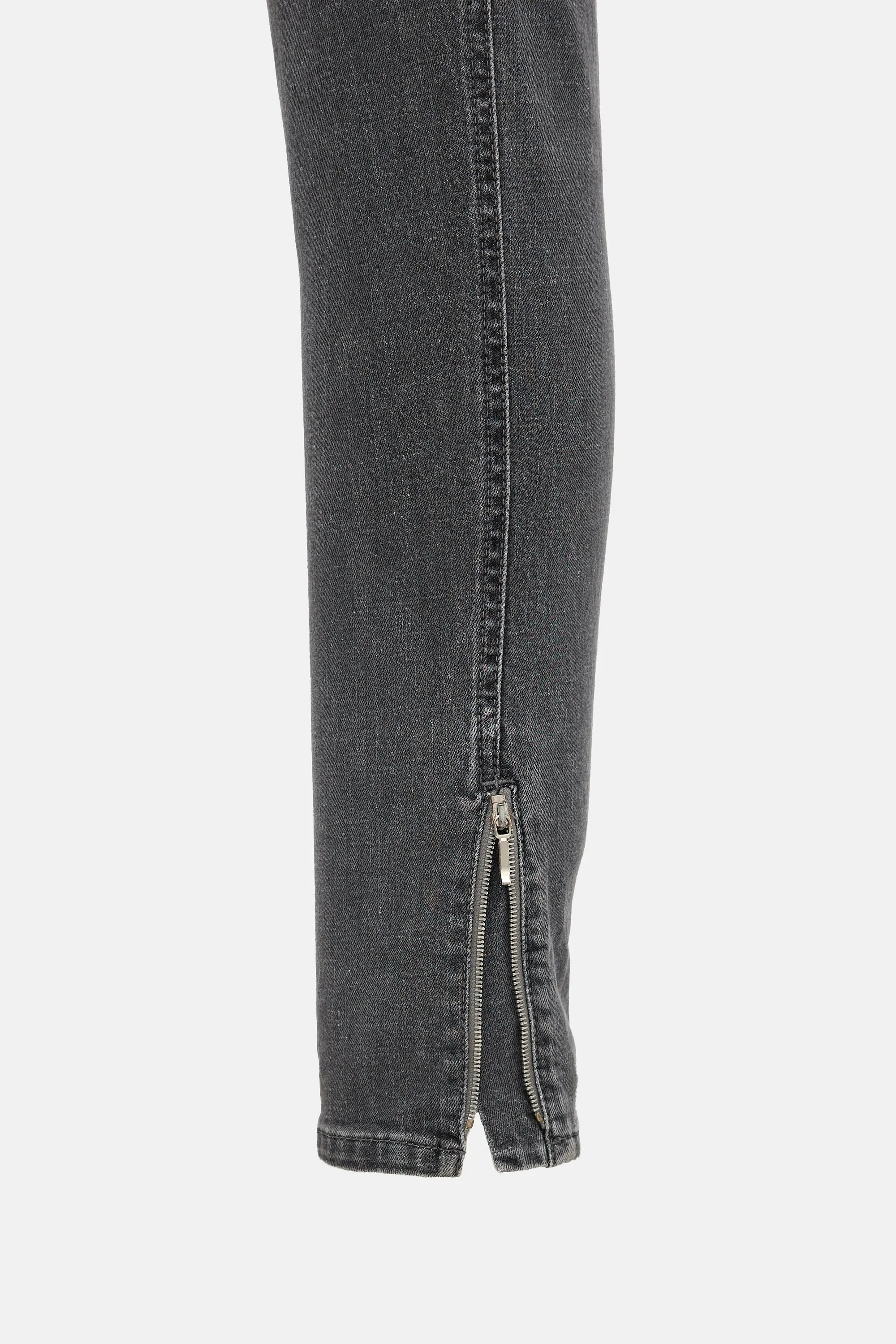 Slim Leg Zip Jeans sold by VSP Consignment product image thumbnail 2