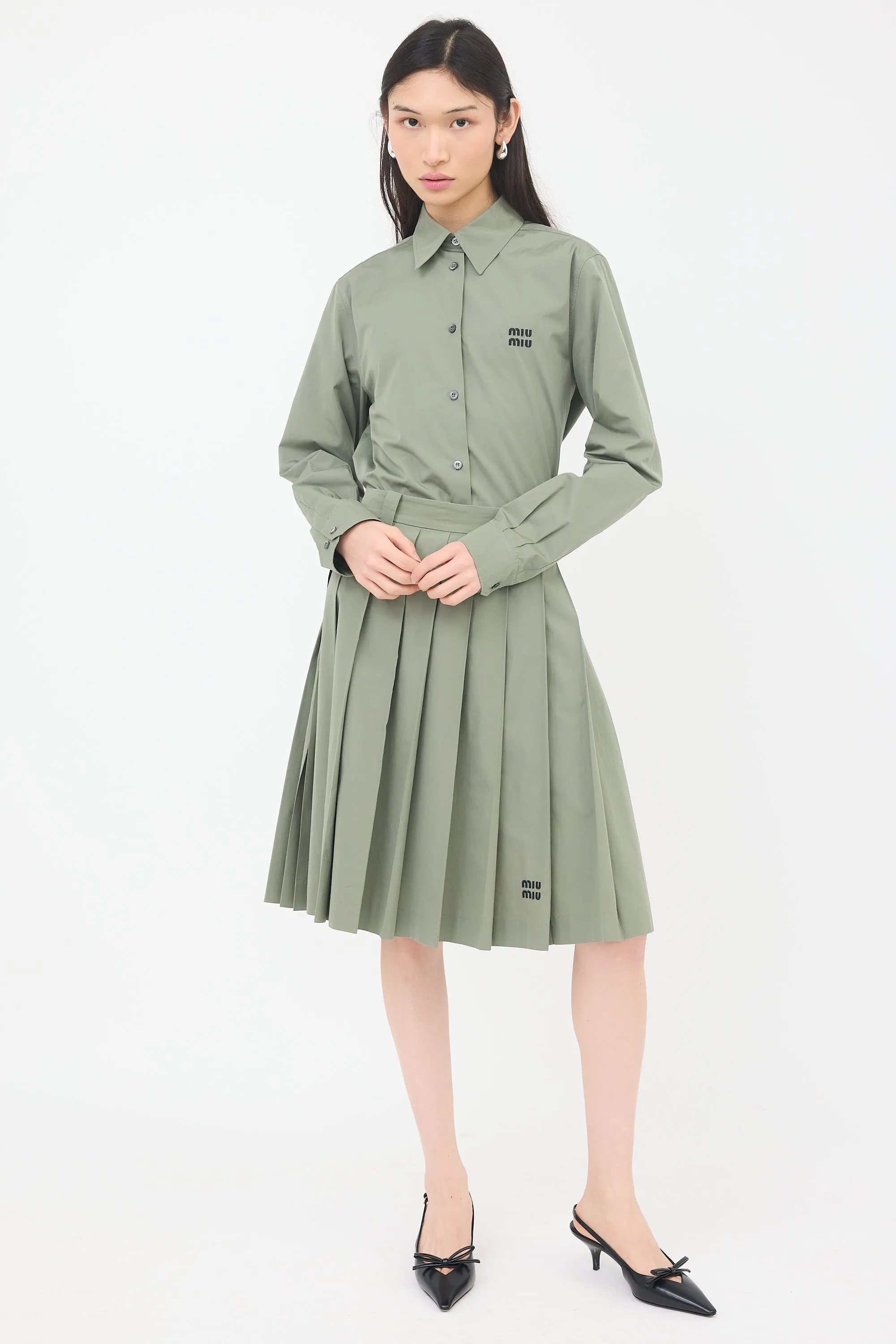 Poplin Pleated Midi Skirt sold by VSP Consignment