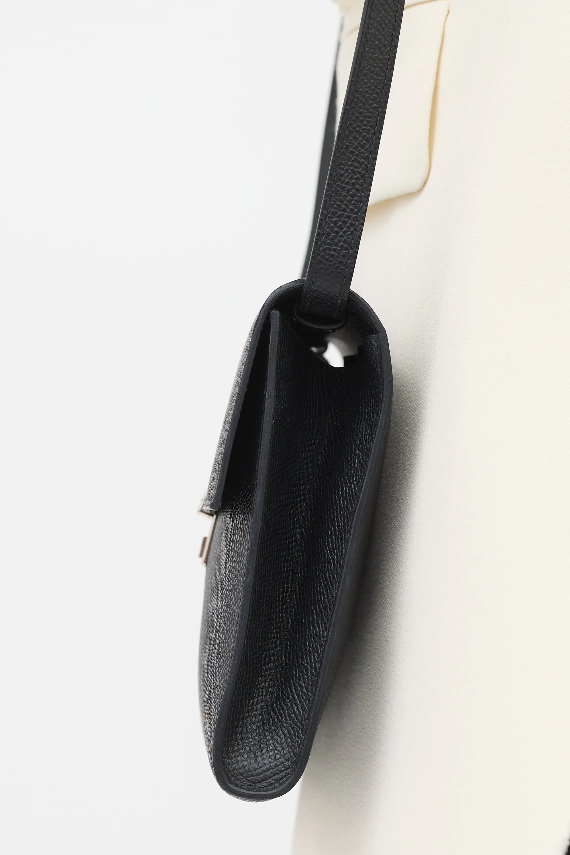 2018 Noir Epsom Clic 16 Wallet On Strap Bag sold by VSP Consignment product image thumbnail 5