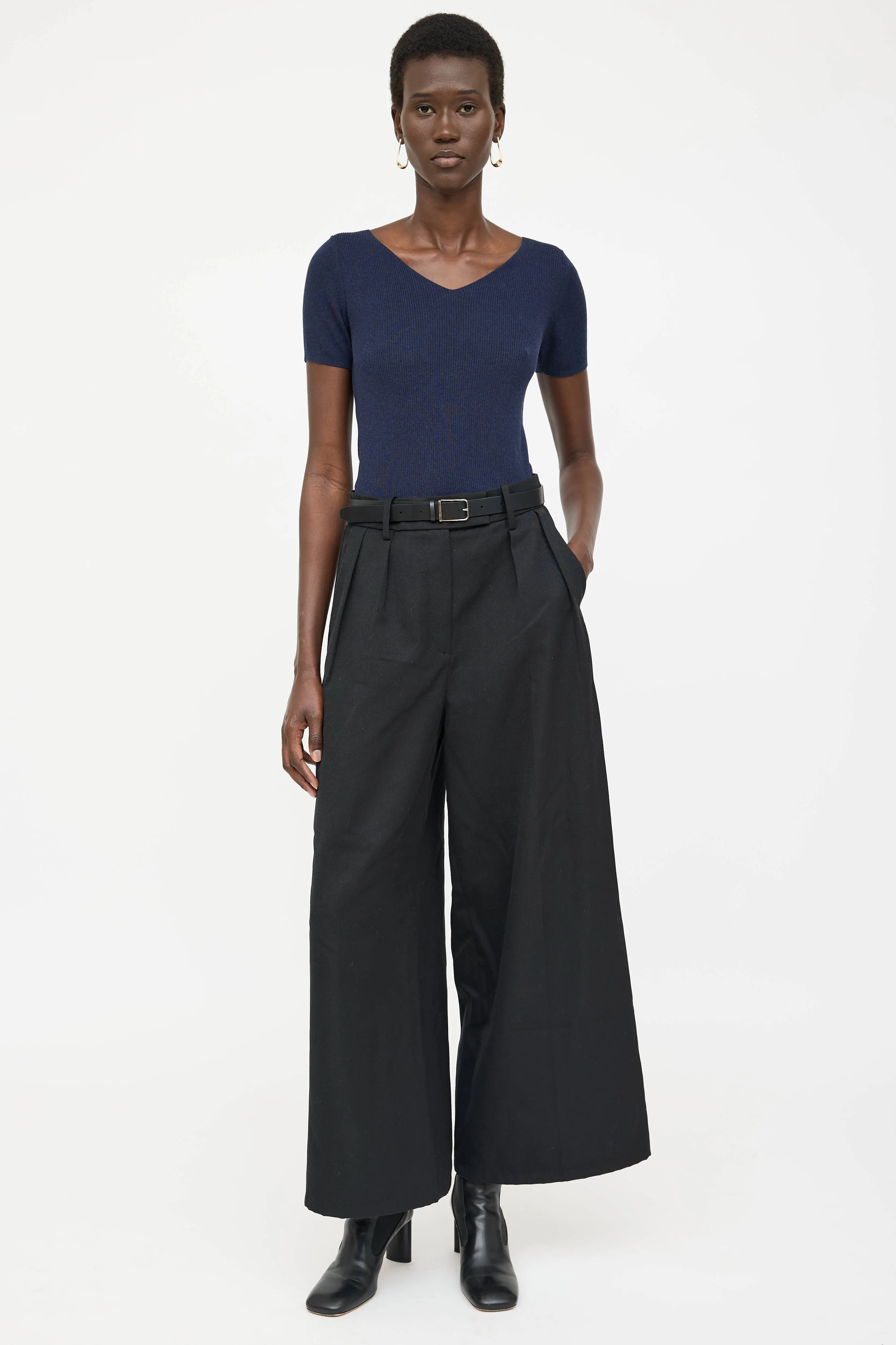 Ribbed V-Neck T-Shirt sold by VSP Consignment product image thumbnail 5